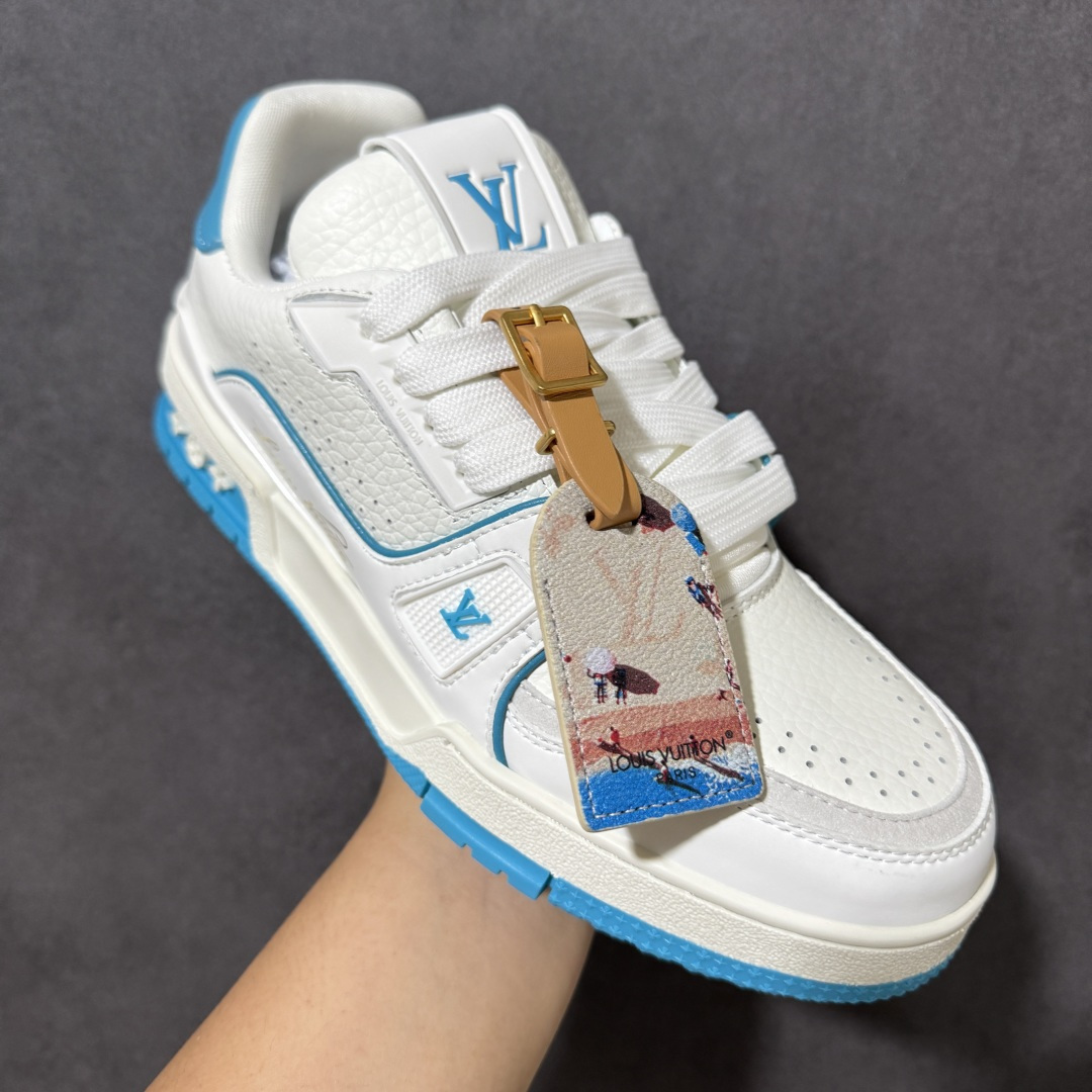 图片[3]-【公司级】Louis Vuitton Trainer Sneaker Low 路易威登 休闲运动文化百搭板鞋 舒适防滑底和百搭性霸屏整个时尚娱乐圈 细节调整完美主义 鞋面采用柔软皮革鞋面 独家开模大底 侧边采用3D打印标志性Logo 尽显贵族时尚气息 配带正品全套包装 尺码：35-47-选品中心