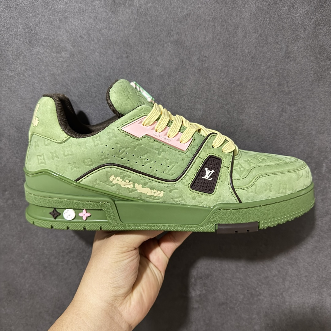 【公司级】Louis Vuitton Trainer Sneaker Low 路易威登 休闲运动文化百搭板鞋 舒适防滑底和百搭性霸屏整个时尚娱乐圈 细节调整完美主义 鞋面采用柔软皮革鞋面 独家开模大底 侧边采用3D打印标志性Logo 尽显贵族时尚气息 配带正品全套包装 尺码：35-47-选品中心