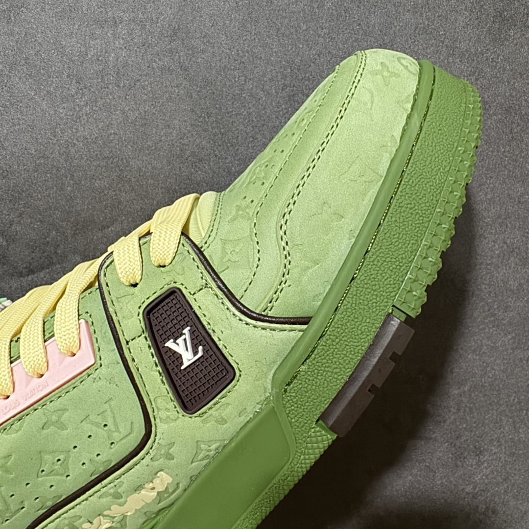 图片[8]-【公司级】Louis Vuitton Trainer Sneaker Low 路易威登 休闲运动文化百搭板鞋 舒适防滑底和百搭性霸屏整个时尚娱乐圈 细节调整完美主义 鞋面采用柔软皮革鞋面 独家开模大底 侧边采用3D打印标志性Logo 尽显贵族时尚气息 配带正品全套包装 尺码：35-47-选品中心