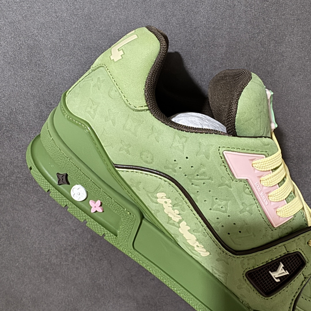 图片[7]-【公司级】Louis Vuitton Trainer Sneaker Low 路易威登 休闲运动文化百搭板鞋 舒适防滑底和百搭性霸屏整个时尚娱乐圈 细节调整完美主义 鞋面采用柔软皮革鞋面 独家开模大底 侧边采用3D打印标志性Logo 尽显贵族时尚气息 配带正品全套包装 尺码：35-47-选品中心