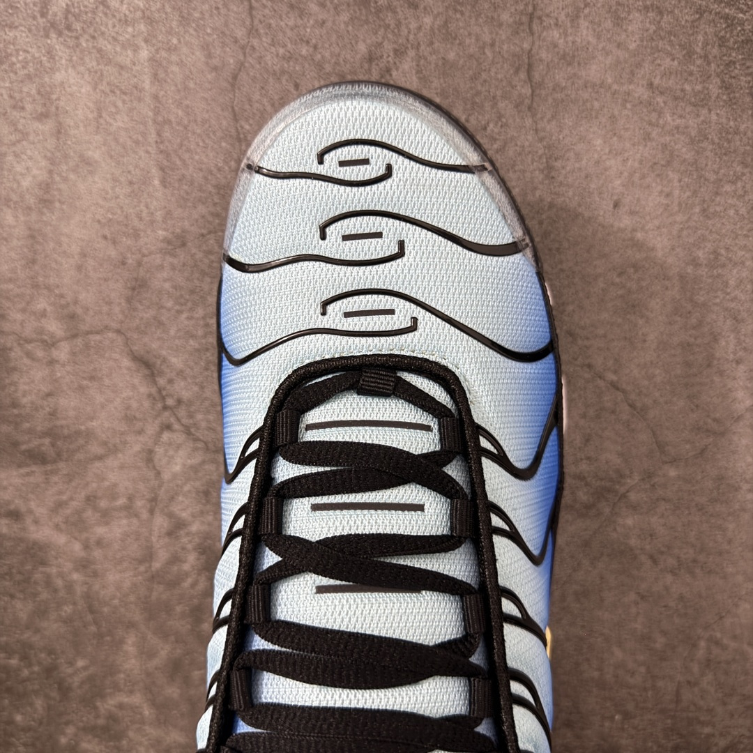 图片[5]-【TK纯原版】Nike Air Max Plus TN气垫系列跑鞋 DX0755-001 全新一比一高端版本 真正的市场T1品质 更多配色陆续出货 真正的用心研发 一点一点抠出来的 品质 品控细节 随便闭眼对比市场任何版本 全套原纸板楦头开发 完美呈现版型 工艺流程均与原鞋保持一致 Turned Air 中底缓震技术 鞋面弧度与大底弧度一致 鞋头正确TPU材质 鞋面高频TPU材质1.0厚度 原鞋一致层次感 超越公司货的品控标准 多道QC质检 货号： 尺码： 40.5 41 42 42.5 43 44 44.5 45 46 47.5 48.5-选品中心