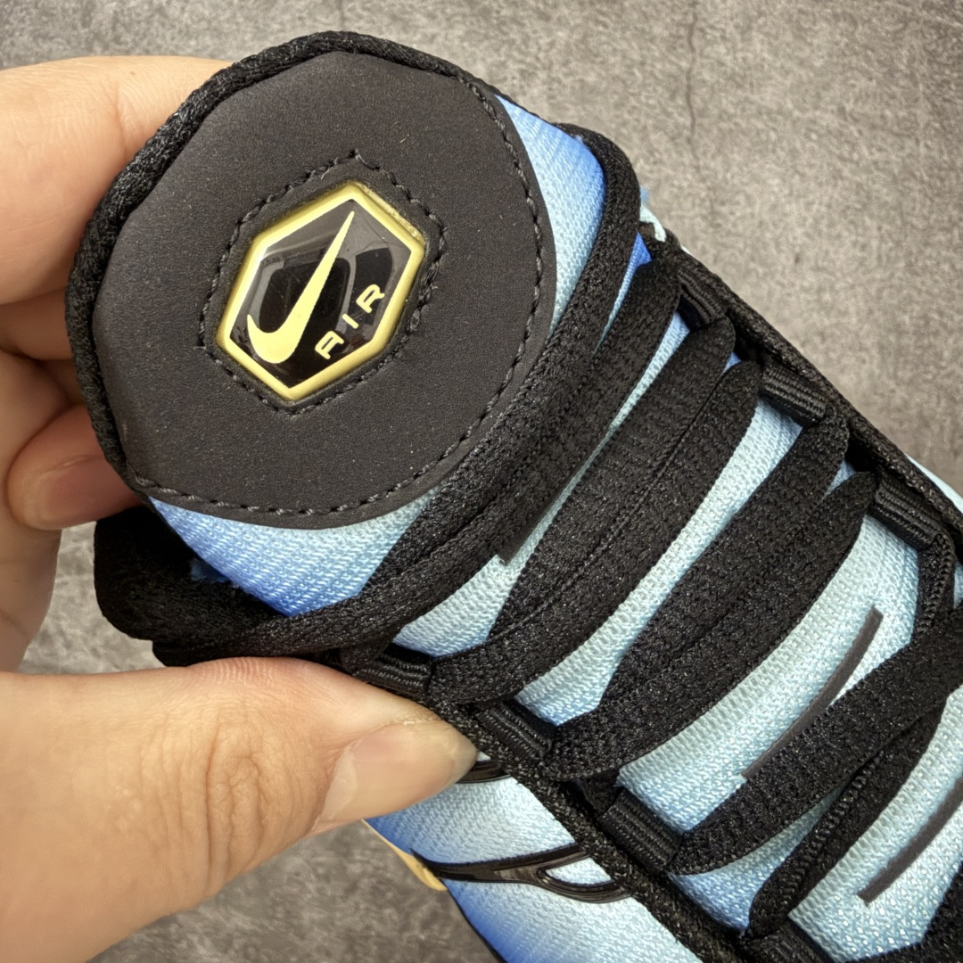图片[6]-【TK纯原版】Nike Air Max Plus TN气垫系列跑鞋 DX0755-001 全新一比一高端版本 真正的市场T1品质 更多配色陆续出货 真正的用心研发 一点一点抠出来的 品质 品控细节 随便闭眼对比市场任何版本 全套原纸板楦头开发 完美呈现版型 工艺流程均与原鞋保持一致 Turned Air 中底缓震技术 鞋面弧度与大底弧度一致 鞋头正确TPU材质 鞋面高频TPU材质1.0厚度 原鞋一致层次感 超越公司货的品控标准 多道QC质检 货号： 尺码： 40.5 41 42 42.5 43 44 44.5 45 46 47.5 48.5-选品中心
