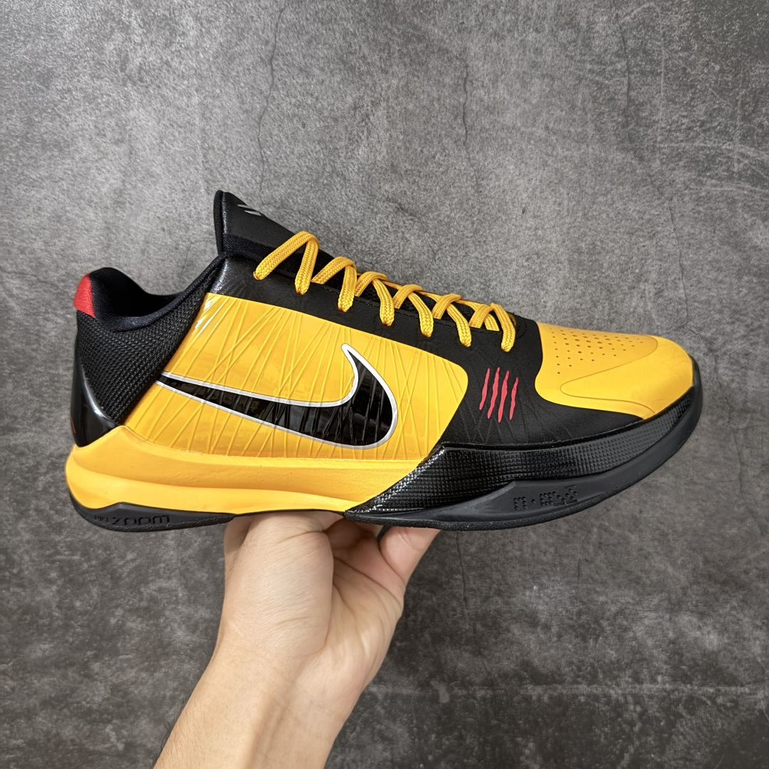顶级纯原【GX绿x版本】NK Zoom Kobe V 科比5代复刻实战运动低帮文化篮球鞋 黑黄李小龙 CD4991-700 完美复刻公司 实战配置直接拉满 原楦纸板开发 鞋身流线型、后跟塑形 区分土肥圆 原厂针织鞋面一针一线匹配原版 全身鞋材卡料色独家定制 唯一万针立体刺绣SWOOSH 真实底模最大50.5 实战利器 专供海外市场 独立原厂模具 首批不拼图大几率过验 亲测已过 支持各种高强度实战 无需担心 补货周期极长 脚宽建议买大半码 科比系列前掌偏窄 支持七天无理由退换 尺码： 40 40.5 41 42 42.5 43 44 44.5 45 46 47.5 48.5 49 50.5-选品中心