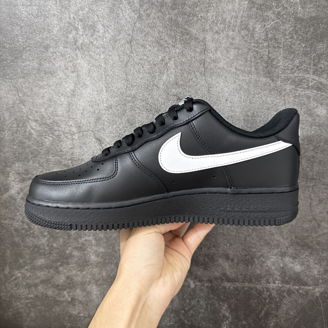 图片[2]-【LN纯原版】NK Air Force 1 Low \’07 空军一号低帮经典板鞋 黑白 FZ0627-010 顶级空军 原厂皮料 升级版 市场独一档 超高清洁度裁片 皮料质感肉眼可见 细节吊打市场其他代号版本 天花板级别 全鞋电脑针车 工整有序 原厂港宝加持完美还原灵魂版型 原盒原配从里到外百分百还原 原厂全头层原厂皮料 原标原盒 内置Sole气垫 中底白色背胶 中底划线 已经无限的接近公司 原厂楦头 原厂刺绣 后跟弧度修正 正确中底四线防伪 尺码：36 36.5 37.5 38 38.5 39 40 40.5 41 42 42.5 43 44 44.5 45 46-选品中心