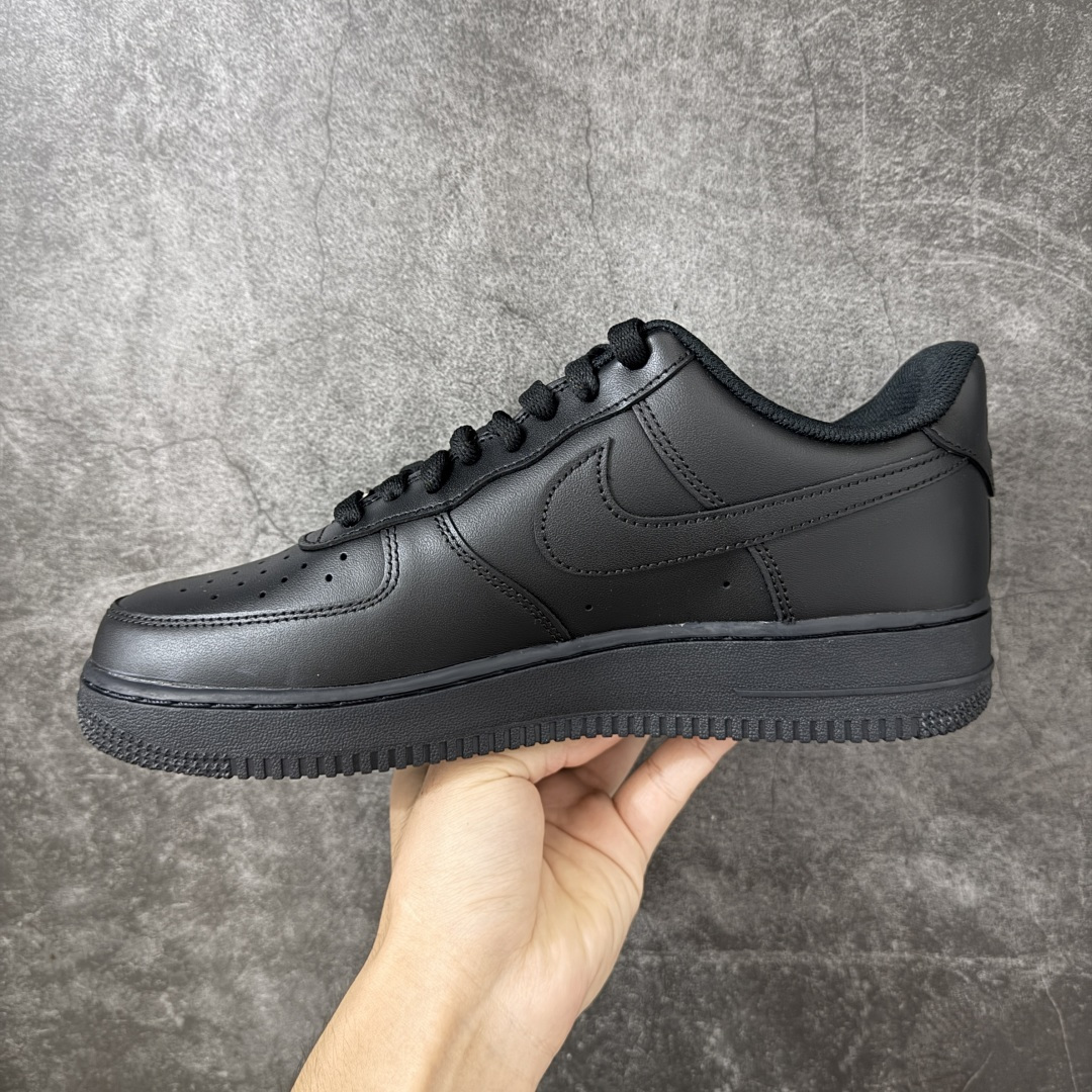 图片[2]-【LN纯原版】NK Air Force 1 Low \’07 空军一号低帮经典板鞋 纯黑 CW2288-001 顶级空军 原厂皮料 升级版 市场独一档 超高清洁度裁片 皮料质感肉眼可见 细节吊打市场其他代号版本 天花板级别 全鞋电脑针车 工整有序 原厂港宝加持完美还原灵魂版型 原盒原配从里到外百分百还原 原厂全头层原厂皮料 原标原盒 内置Sole气垫 中底白色背胶 中底划线 已经无限的接近公司 原厂楦头 原厂刺绣 后跟弧度修正 正确中底四线防伪 尺码：36 36.5 37.5 38 38.5 39 40 40.5 41 42 42.5 43 44 44.5 45 46-选品中心