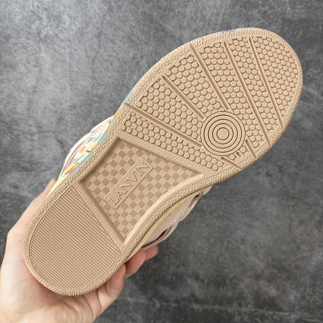 图片[9]-【OG纯原版】 Lanvin Leather Curb Sneakers 浪凡面包鞋 现货 原版1：1开模重工艺制作 面料采用进口牛磨砂➕环保牛反绒➕金钢网织物 内里柔软透气太空棉面料 原版开模双色TPU大底 顶级品质 区别市场流通其他货品 Leather是一款灵感源自90年代的运动鞋 设计自信 尺寸夸张 这款鞋由纳帕小牛皮、翻毛皮和网眼布制成 圆润的外形、加垫的鞋舌和弯曲的金属孔眼使这款精心打造的鞋格外舒适 尺码：35-46-选品中心