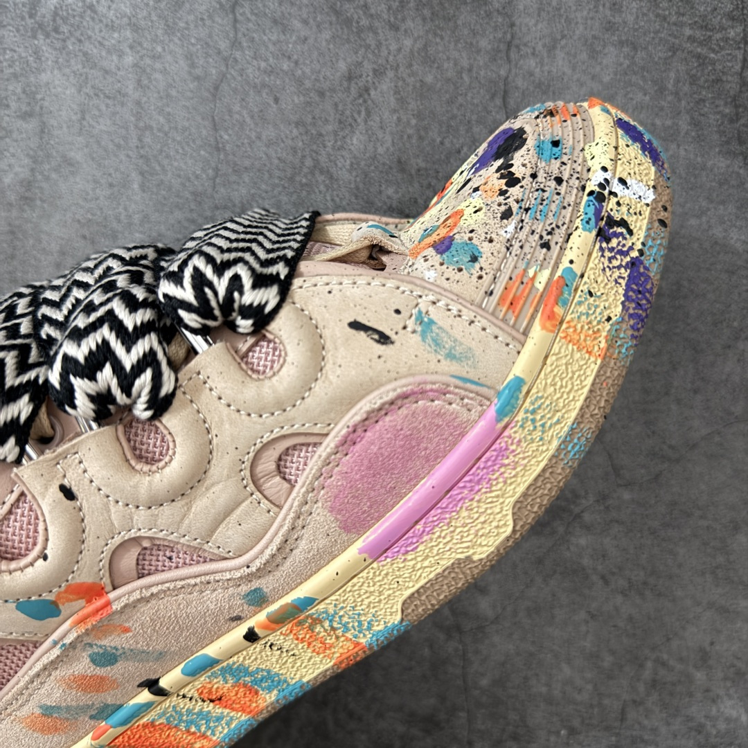 图片[6]-【OG纯原版】 Lanvin Leather Curb Sneakers 浪凡面包鞋 现货 原版1：1开模重工艺制作 面料采用进口牛磨砂➕环保牛反绒➕金钢网织物 内里柔软透气太空棉面料 原版开模双色TPU大底 顶级品质 区别市场流通其他货品 Leather是一款灵感源自90年代的运动鞋 设计自信 尺寸夸张 这款鞋由纳帕小牛皮、翻毛皮和网眼布制成 圆润的外形、加垫的鞋舌和弯曲的金属孔眼使这款精心打造的鞋格外舒适 尺码：35-46-选品中心