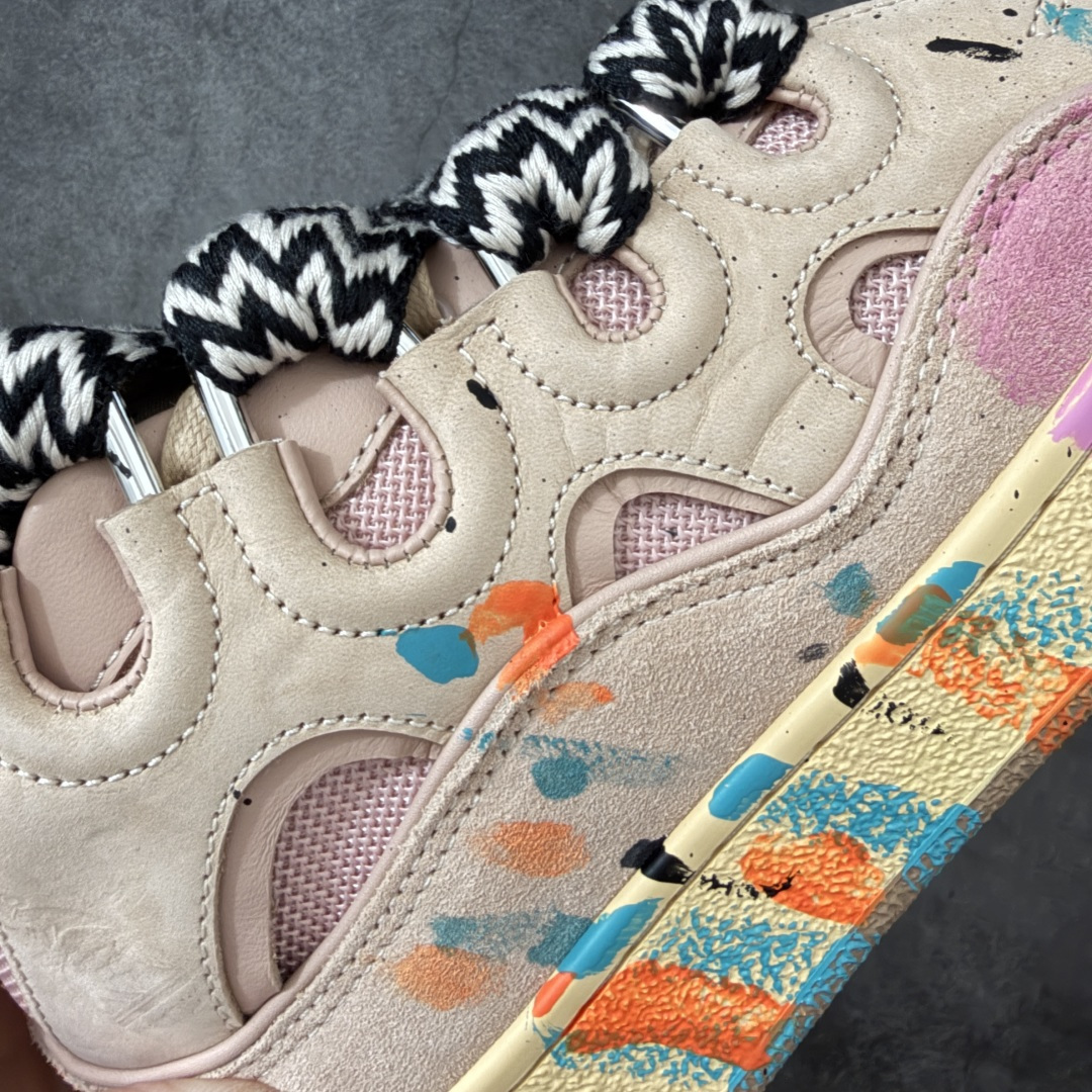 图片[4]-【OG纯原版】 Lanvin Leather Curb Sneakers 浪凡面包鞋 现货 原版1：1开模重工艺制作 面料采用进口牛磨砂➕环保牛反绒➕金钢网织物 内里柔软透气太空棉面料 原版开模双色TPU大底 顶级品质 区别市场流通其他货品 Leather是一款灵感源自90年代的运动鞋 设计自信 尺寸夸张 这款鞋由纳帕小牛皮、翻毛皮和网眼布制成 圆润的外形、加垫的鞋舌和弯曲的金属孔眼使这款精心打造的鞋格外舒适 尺码：35-46-选品中心