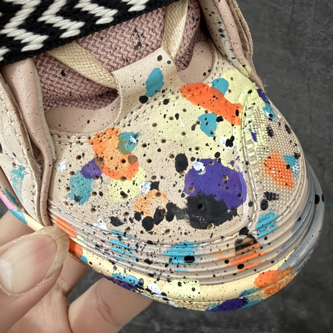 图片[5]-【OG纯原版】 Lanvin Leather Curb Sneakers 浪凡面包鞋 现货 原版1：1开模重工艺制作 面料采用进口牛磨砂➕环保牛反绒➕金钢网织物 内里柔软透气太空棉面料 原版开模双色TPU大底 顶级品质 区别市场流通其他货品 Leather是一款灵感源自90年代的运动鞋 设计自信 尺寸夸张 这款鞋由纳帕小牛皮、翻毛皮和网眼布制成 圆润的外形、加垫的鞋舌和弯曲的金属孔眼使这款精心打造的鞋格外舒适 尺码：35-46-选品中心
