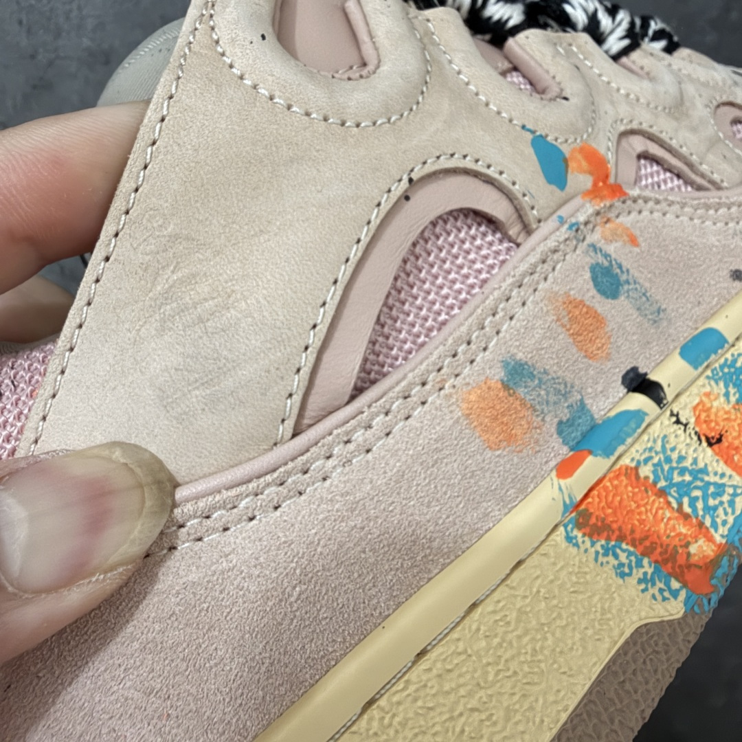图片[3]-【OG纯原版】 Lanvin Leather Curb Sneakers 浪凡面包鞋 现货 原版1：1开模重工艺制作 面料采用进口牛磨砂➕环保牛反绒➕金钢网织物 内里柔软透气太空棉面料 原版开模双色TPU大底 顶级品质 区别市场流通其他货品 Leather是一款灵感源自90年代的运动鞋 设计自信 尺寸夸张 这款鞋由纳帕小牛皮、翻毛皮和网眼布制成 圆润的外形、加垫的鞋舌和弯曲的金属孔眼使这款精心打造的鞋格外舒适 尺码：35-46-选品中心