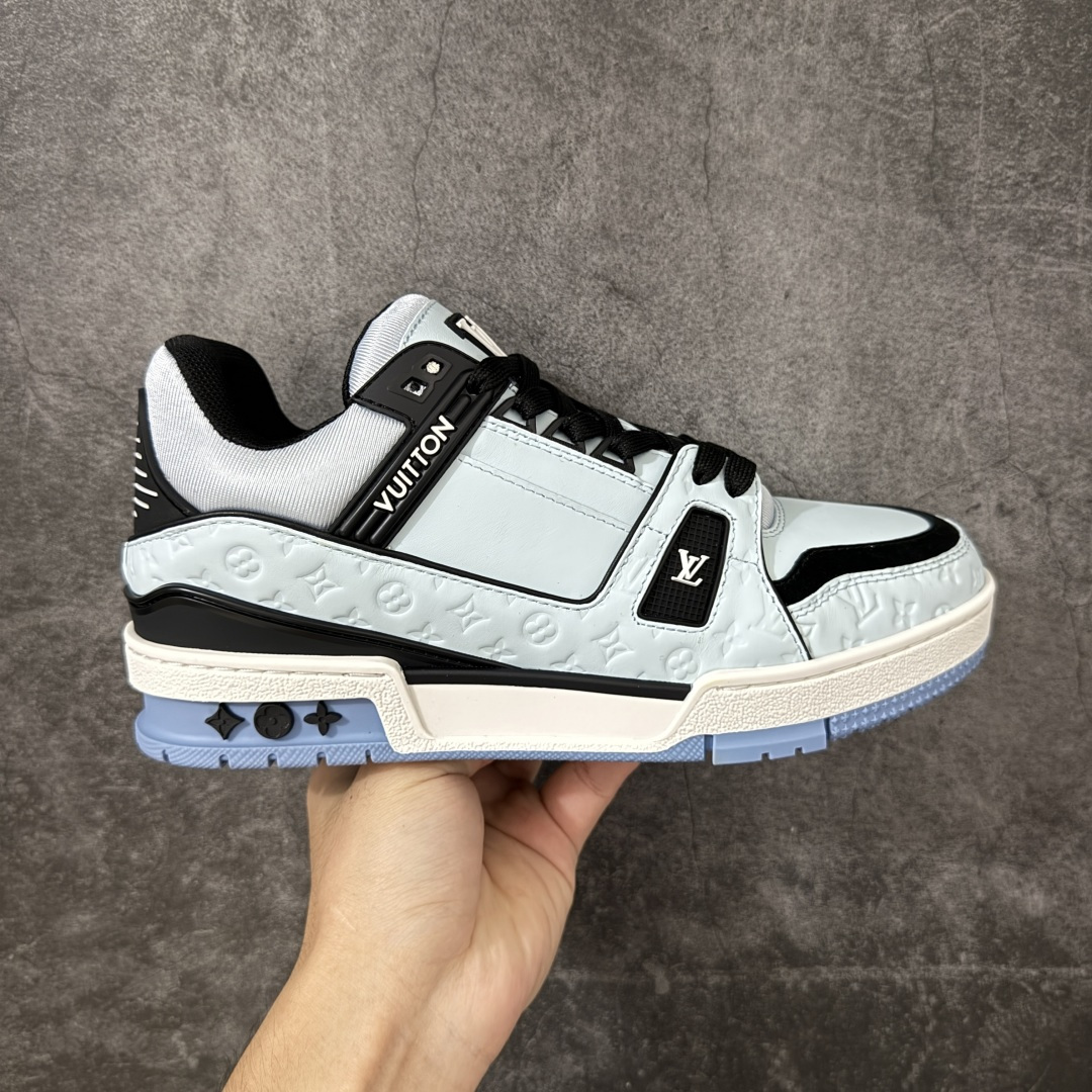 【YS纯原】海淘代购品质 Louis Vuitton LV Trainer 低帮休闲板鞋 ✦ 海淘代购同渠道，高端零售外贸充正专供 ✦ 原版购入开发，ZP级全套包装 ✦ 完美楦型，颜色卡位准确 ✦ 大底TPU质感媲美原版，细节同步一致 ✦ 区分市面通货，零瑕疵标准 尺码： 39 40 41 42 43 44 45-选品中心