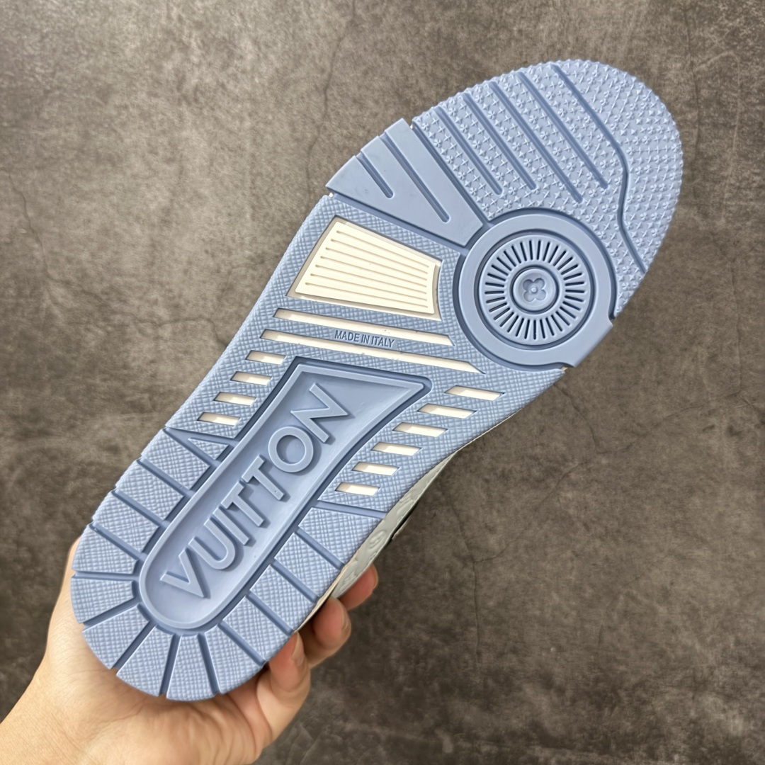 图片[9]-【YS纯原】海淘代购品质 Louis Vuitton LV Trainer 低帮休闲板鞋 ✦ 海淘代购同渠道，高端零售外贸充正专供 ✦ 原版购入开发，ZP级全套包装 ✦ 完美楦型，颜色卡位准确 ✦ 大底TPU质感媲美原版，细节同步一致 ✦ 区分市面通货，零瑕疵标准 尺码： 39 40 41 42 43 44 45-选品中心