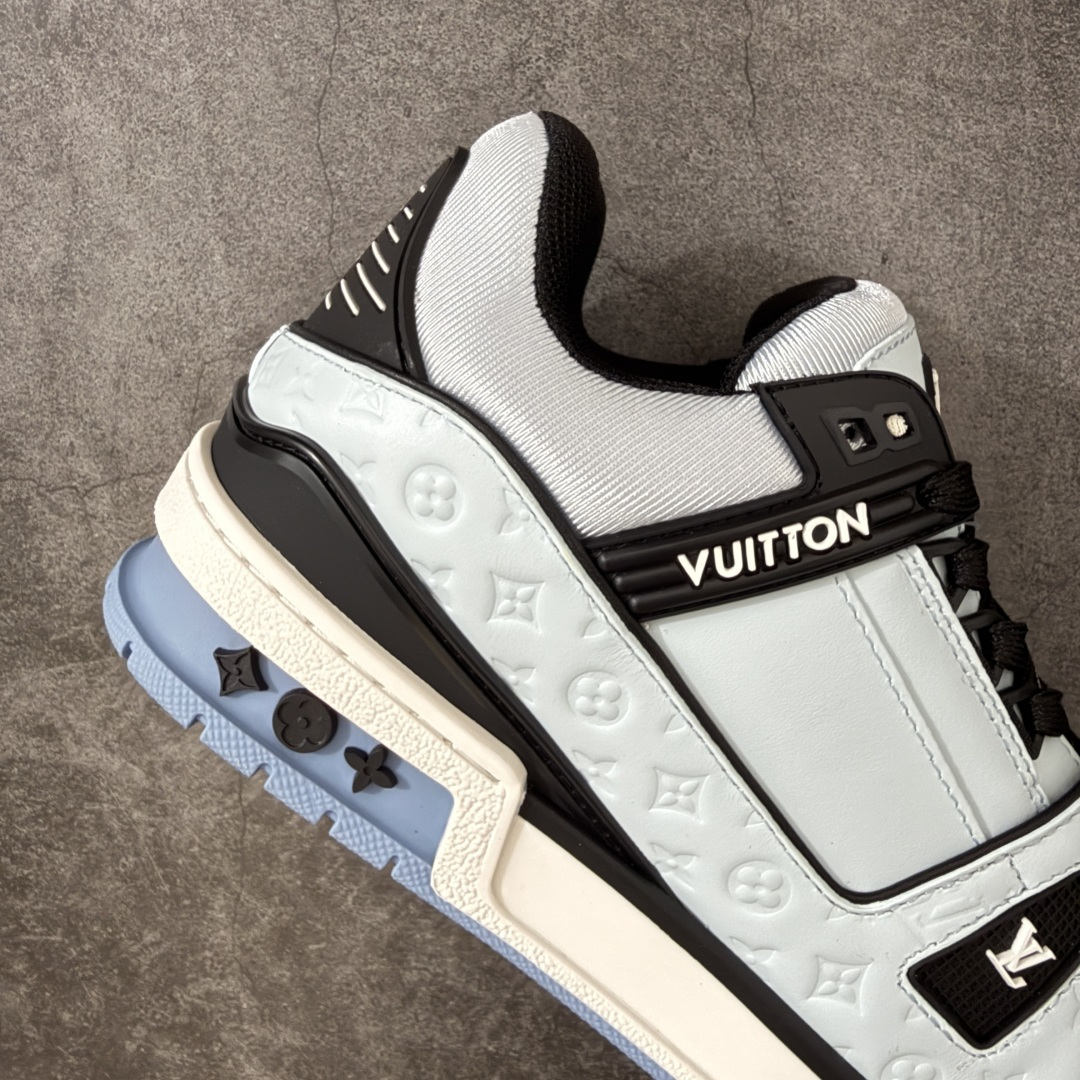 图片[7]-【YS纯原】海淘代购品质 Louis Vuitton LV Trainer 低帮休闲板鞋 ✦ 海淘代购同渠道，高端零售外贸充正专供 ✦ 原版购入开发，ZP级全套包装 ✦ 完美楦型，颜色卡位准确 ✦ 大底TPU质感媲美原版，细节同步一致 ✦ 区分市面通货，零瑕疵标准 尺码： 39 40 41 42 43 44 45-选品中心