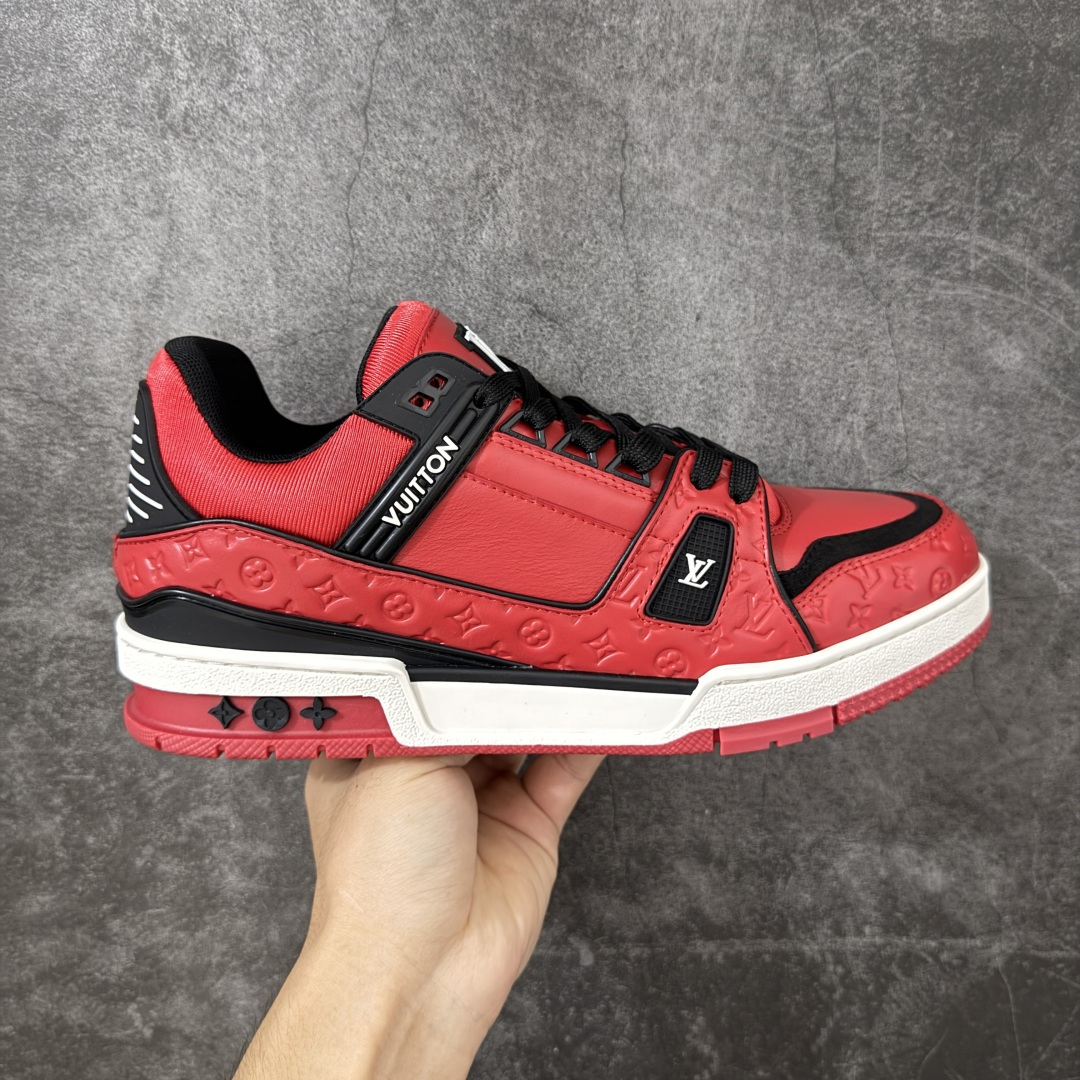 【YS纯原】海淘代购品质 Louis Vuitton LV Trainer 低帮休闲板鞋 ✦ 海淘代购同渠道，高端零售外贸充正专供 ✦ 原版购入开发，ZP级全套包装 ✦ 完美楦型，颜色卡位准确 ✦ 大底TPU质感媲美原版，细节同步一致 ✦ 区分市面通货，零瑕疵标准 尺码： 39 40 41 42 43 44 45-选品中心