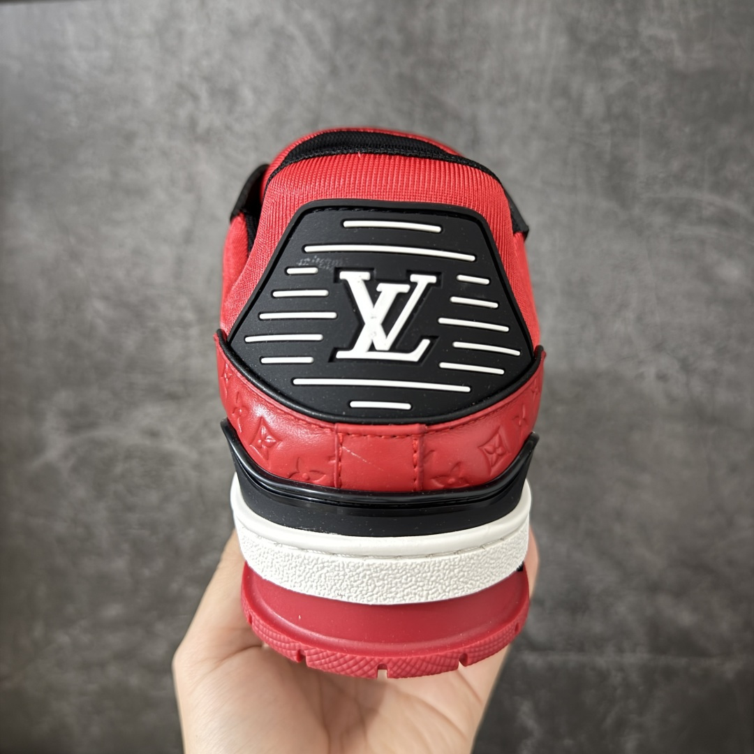 图片[4]-【YS纯原】海淘代购品质 Louis Vuitton LV Trainer 低帮休闲板鞋 ✦ 海淘代购同渠道，高端零售外贸充正专供 ✦ 原版购入开发，ZP级全套包装 ✦ 完美楦型，颜色卡位准确 ✦ 大底TPU质感媲美原版，细节同步一致 ✦ 区分市面通货，零瑕疵标准 尺码： 39 40 41 42 43 44 45-选品中心