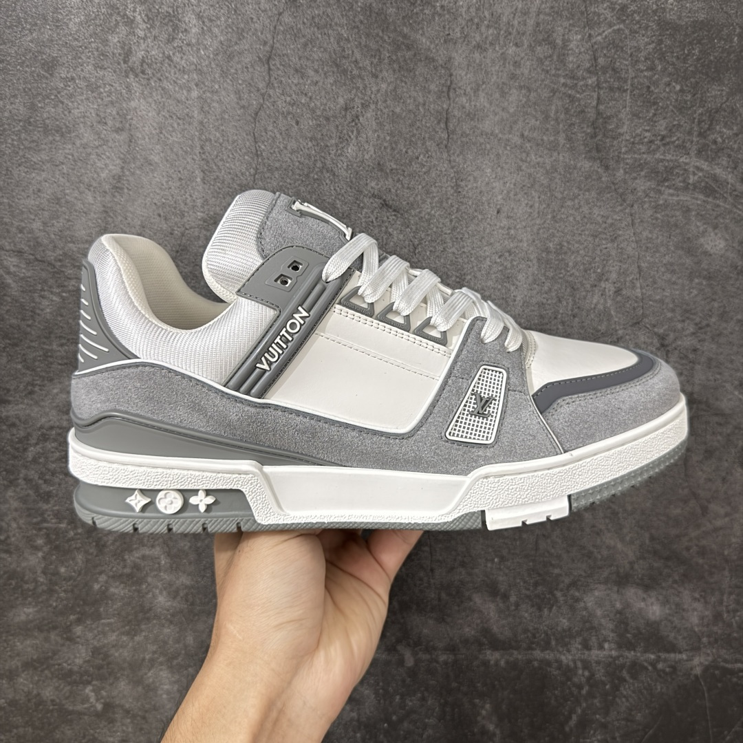 【YS纯原】海淘代购品质 Louis Vuitton LV Trainer 低帮休闲板鞋 ✦ 海淘代购同渠道，高端零售外贸充正专供 ✦ 原版购入开发，ZP级全套包装 ✦ 完美楦型，颜色卡位准确 ✦ 大底TPU质感媲美原版，细节同步一致 ✦ 区分市面通货，零瑕疵标准 尺码： 39 40 41 42 43 44 45-选品中心