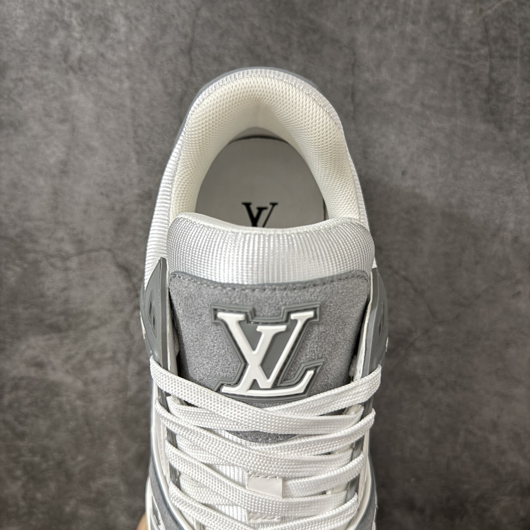 图片[8]-【YS纯原】海淘代购品质 Louis Vuitton LV Trainer 低帮休闲板鞋 ✦ 海淘代购同渠道，高端零售外贸充正专供 ✦ 原版购入开发，ZP级全套包装 ✦ 完美楦型，颜色卡位准确 ✦ 大底TPU质感媲美原版，细节同步一致 ✦ 区分市面通货，零瑕疵标准 尺码： 39 40 41 42 43 44 45-选品中心