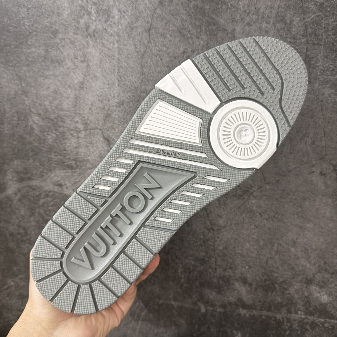 图片[9]-【YS纯原】海淘代购品质 Louis Vuitton LV Trainer 低帮休闲板鞋 ✦ 海淘代购同渠道，高端零售外贸充正专供 ✦ 原版购入开发，ZP级全套包装 ✦ 完美楦型，颜色卡位准确 ✦ 大底TPU质感媲美原版，细节同步一致 ✦ 区分市面通货，零瑕疵标准 尺码： 39 40 41 42 43 44 45-选品中心