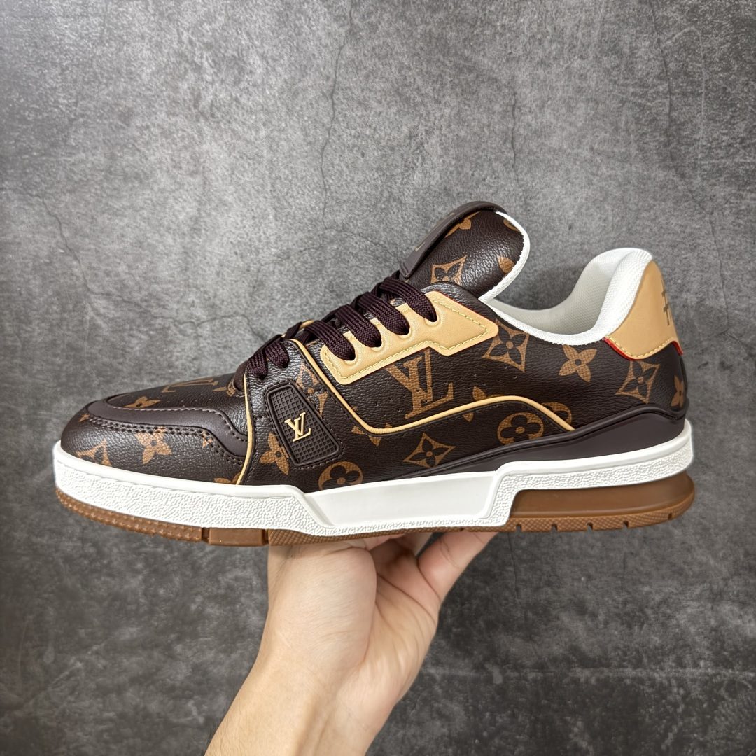 图片[2]-【YS纯原】海淘代购品质 Louis Vuitton LV Trainer 低帮休闲板鞋 ✦ 海淘代购同渠道，高端零售外贸充正专供 ✦ 原版购入开发，ZP级全套包装 ✦ 完美楦型，颜色卡位准确 ✦ 大底TPU质感媲美原版，细节同步一致 ✦ 区分市面通货，零瑕疵标准 尺码： 39 40 41 42 43 44 45-选品中心
