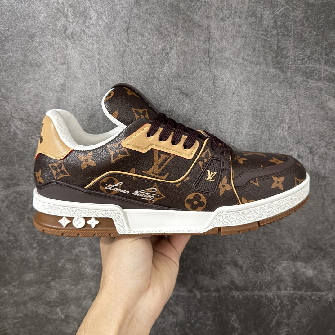 【YS纯原】海淘代购品质 Louis Vuitton LV Trainer 低帮休闲板鞋 ✦ 海淘代购同渠道，高端零售外贸充正专供 ✦ 原版购入开发，ZP级全套包装 ✦ 完美楦型，颜色卡位准确 ✦ 大底TPU质感媲美原版，细节同步一致 ✦ 区分市面通货，零瑕疵标准 尺码： 39 40 41 42 43 44 45-选品中心