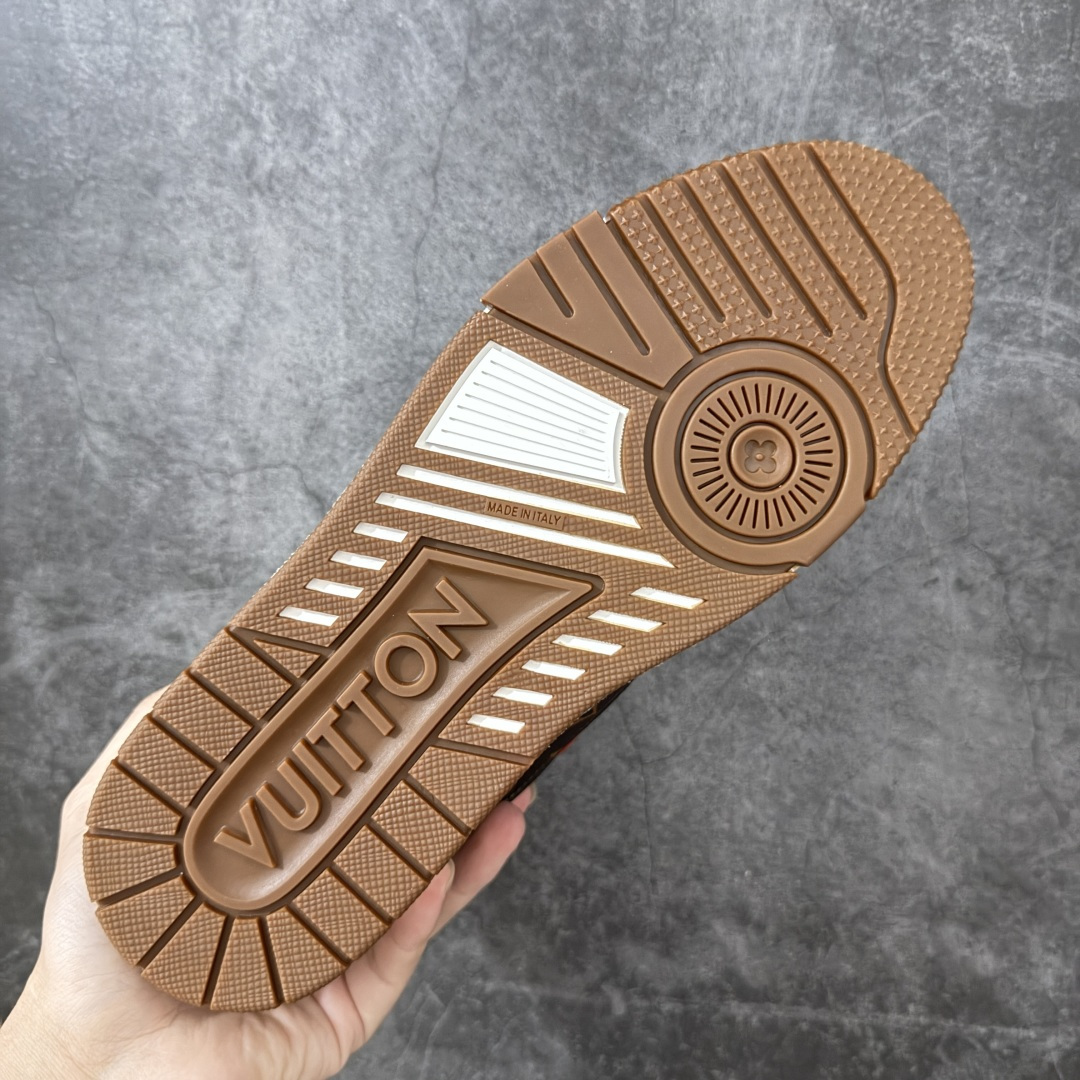图片[9]-【YS纯原】海淘代购品质 Louis Vuitton LV Trainer 低帮休闲板鞋 ✦ 海淘代购同渠道，高端零售外贸充正专供 ✦ 原版购入开发，ZP级全套包装 ✦ 完美楦型，颜色卡位准确 ✦ 大底TPU质感媲美原版，细节同步一致 ✦ 区分市面通货，零瑕疵标准 尺码： 39 40 41 42 43 44 45-选品中心