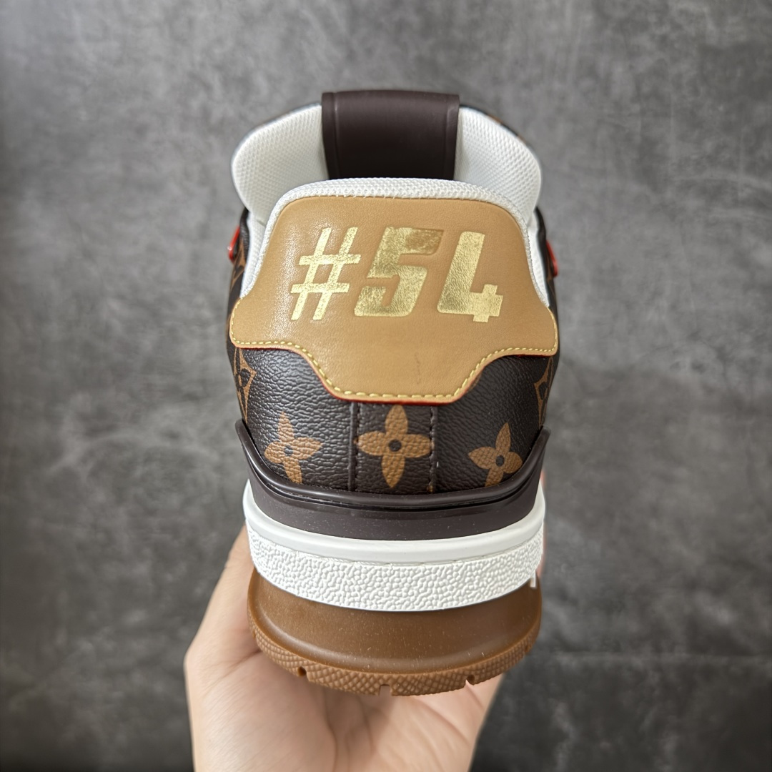 图片[4]-【YS纯原】海淘代购品质 Louis Vuitton LV Trainer 低帮休闲板鞋 ✦ 海淘代购同渠道，高端零售外贸充正专供 ✦ 原版购入开发，ZP级全套包装 ✦ 完美楦型，颜色卡位准确 ✦ 大底TPU质感媲美原版，细节同步一致 ✦ 区分市面通货，零瑕疵标准 尺码： 39 40 41 42 43 44 45-选品中心