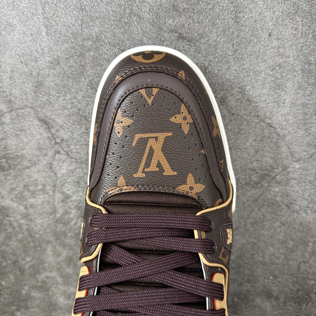 图片[5]-【YS纯原】海淘代购品质 Louis Vuitton LV Trainer 低帮休闲板鞋 ✦ 海淘代购同渠道，高端零售外贸充正专供 ✦ 原版购入开发，ZP级全套包装 ✦ 完美楦型，颜色卡位准确 ✦ 大底TPU质感媲美原版，细节同步一致 ✦ 区分市面通货，零瑕疵标准 尺码： 39 40 41 42 43 44 45-选品中心