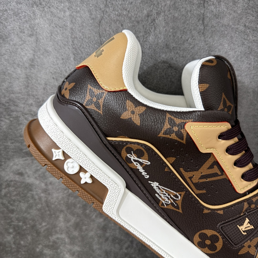 图片[7]-【YS纯原】海淘代购品质 Louis Vuitton LV Trainer 低帮休闲板鞋 ✦ 海淘代购同渠道，高端零售外贸充正专供 ✦ 原版购入开发，ZP级全套包装 ✦ 完美楦型，颜色卡位准确 ✦ 大底TPU质感媲美原版，细节同步一致 ✦ 区分市面通货，零瑕疵标准 尺码： 39 40 41 42 43 44 45-选品中心
