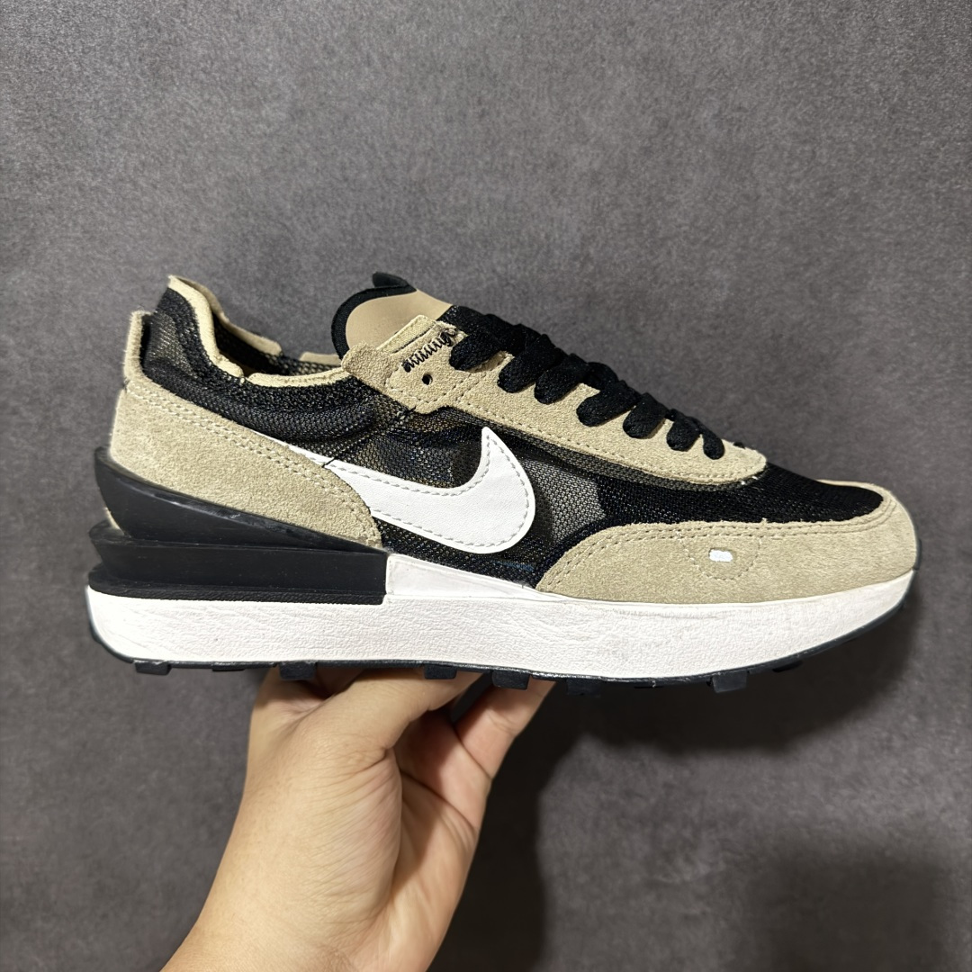 【公司级】Nike Waffle One Milk Hyper Crimson 耐克 华夫一代 复古休闲运动慢跑鞋 采用牛津呼吸网纱面料材质 三层组合鞋底 符合普通大众的审美日常与穿搭需求 经典橡胶华夫底 半透明网眼布 透气舒适 货号：DA7995-002 尺码：36 36.5 37.5 38 38.5 39 40 40.5 41 42 42.5 43 44 45-选品中心