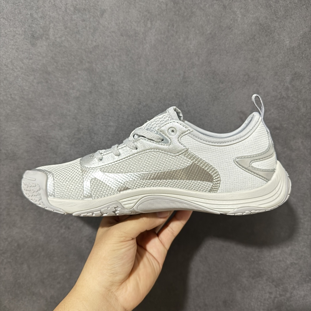 图片[2]-【公司级】adidas阿迪达斯男女FOS GROUNDFLOW机能风薄底运动鞋。 阿迪达斯GROUNDFLOW是一款主打机能薄底设计的休闲运动鞋‌，虽然外观有赤足鞋元素，但实际更偏向厚底与薄底结合的日常休闲款，适合追求潮流脚感的用户日常穿着 。‌‌脚感设计‌：采用宽楦设计以增加稳定性，但中足收窄较明显，对足弓支撑有一定要求 。‌‌日常休闲更合适‌：适合城市通勤、日常休闲穿搭，不建议用于长距离跑步或高强度运动训练。 货号： KH7968 尺码： 36 36⅔ 37⅓ 38 38⅔ 39⅓ 40 40⅔ 41⅓ 42 42⅔ 43⅓ 44 45-选品中心
