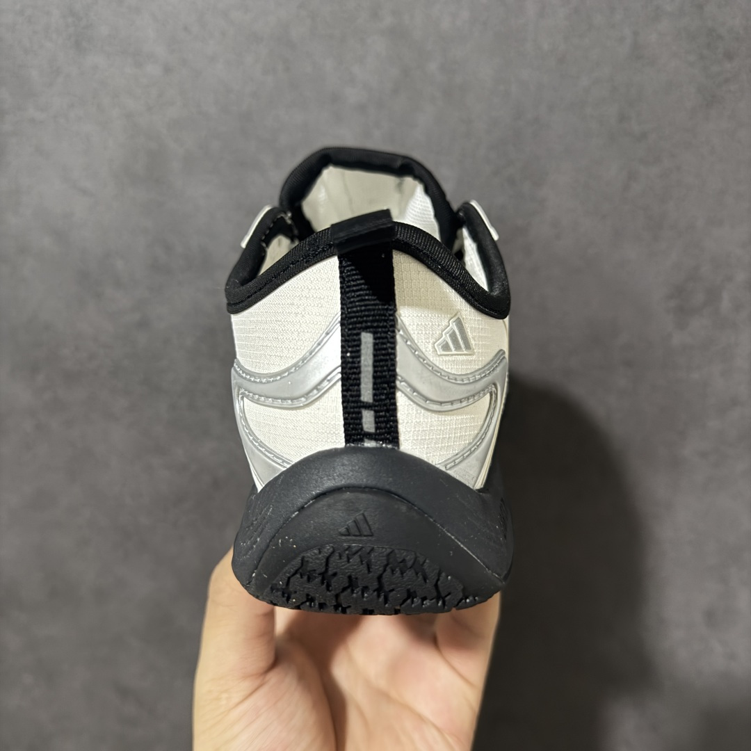 图片[4]-【公司级】adidas阿迪达斯男女FOS GROUNDFLOW机能风薄底运动鞋。 阿迪达斯GROUNDFLOW是一款主打机能薄底设计的休闲运动鞋‌，虽然外观有赤足鞋元素，但实际更偏向厚底与薄底结合的日常休闲款，适合追求潮流脚感的用户日常穿着 。‌‌脚感设计‌：采用宽楦设计以增加稳定性，但中足收窄较明显，对足弓支撑有一定要求 。‌‌日常休闲更合适‌：适合城市通勤、日常休闲穿搭，不建议用于长距离跑步或高强度运动训练。 货号： KH7973 尺码： 36 36⅔ 37⅓ 38 38⅔ 39⅓ 40 40⅔ 41⅓ 42 42⅔ 43⅓ 44 45-选品中心