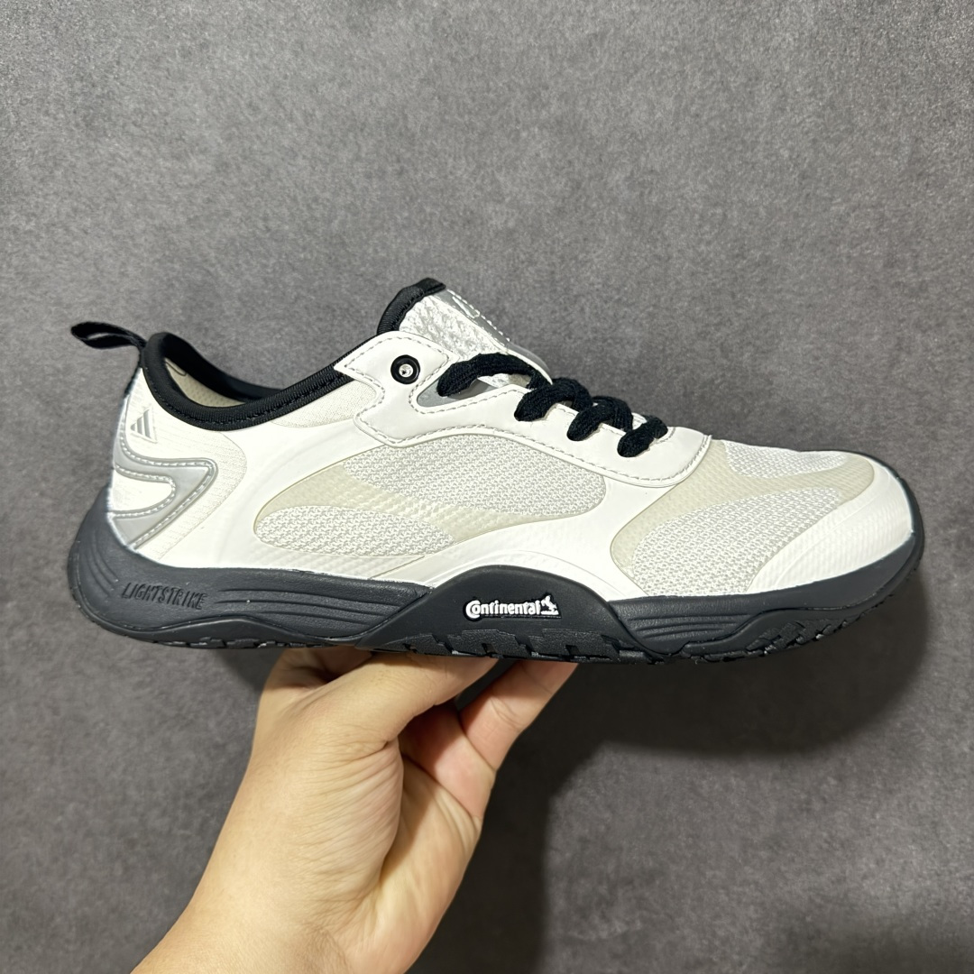 【公司级】adidas阿迪达斯男女FOS GROUNDFLOW机能风薄底运动鞋。 阿迪达斯GROUNDFLOW是一款主打机能薄底设计的休闲运动鞋‌，虽然外观有赤足鞋元素，但实际更偏向厚底与薄底结合的日常休闲款，适合追求潮流脚感的用户日常穿着 。‌‌脚感设计‌：采用宽楦设计以增加稳定性，但中足收窄较明显，对足弓支撑有一定要求 。‌‌日常休闲更合适‌：适合城市通勤、日常休闲穿搭，不建议用于长距离跑步或高强度运动训练。 货号： KH7973 尺码： 36 36⅔ 37⅓ 38 38⅔ 39⅓ 40 40⅔ 41⅓ 42 42⅔ 43⅓ 44 45-选品中心