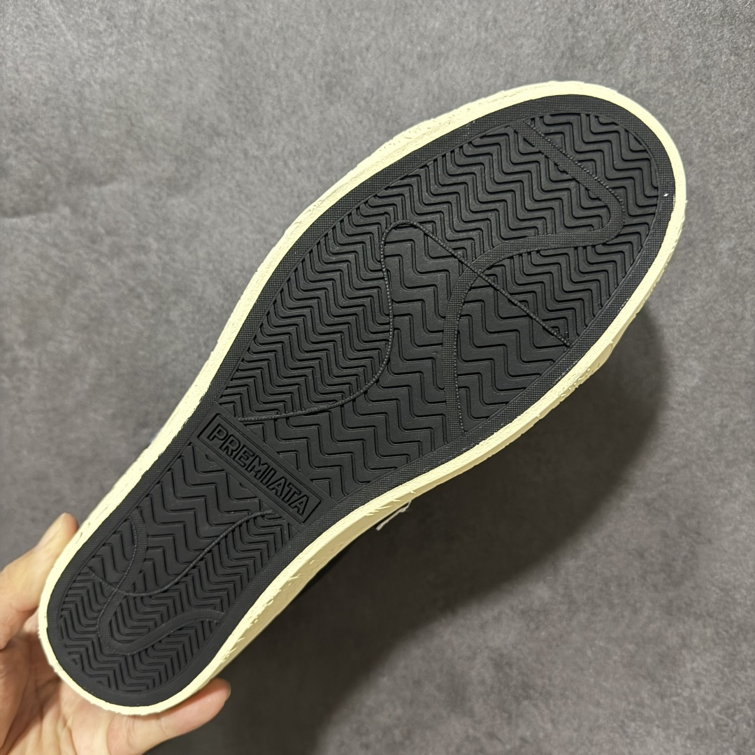 图片[9]-【公司级】普瑞米亚达 Premiata Lander Trainers 兰诺系列米字复古百搭休闲运动板鞋 premiata是意大利品牌PREMIATA依据国际高标准，使用意大利面料和精致皮革制做运动鞋，此外，根据不同的型号，采用世界各地优质技术供应商提供的鞋底。PREMIATA致力于将传统制鞋方法，以及高科技研发成果融入鞋履设计中。这个创立于1885年的制鞋品牌，通过对历史进行现代演绎，以极度热忱和无限创意打造出一款款鞋履作品，是顶级意大利手工艺代表。 普瑞米亚达意大利名品百年历史，所有工艺全手工打造，米“字一样的LOGO简称米字鞋。完美的融合了传统的制鞋方法和高科技研发成果，设计出了独具特色的外观，打造出了完全贴合人们脚型的鞋履。上脚舒适美… ❶面料：原版定制牛皮➕牛猄 ❷内里：原版定制羊皮 ❸垫脚：原版羊皮注塑成型 ❹大底：原版开模PU发泡大底 ❺包装：原版全套包装 货号：491514-W1EB7-1053 尺码：36-45没半码-选品中心