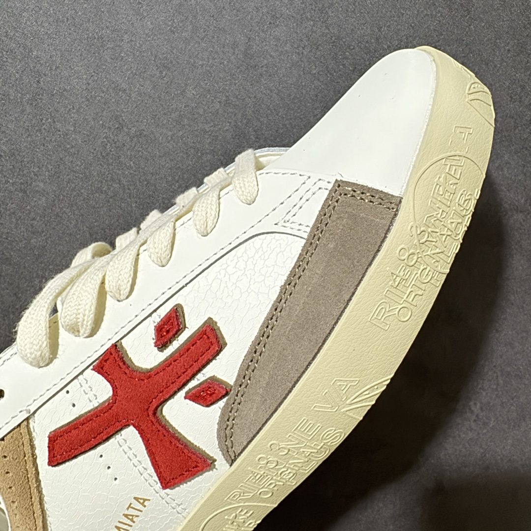 图片[8]-【公司级】普瑞米亚达 Premiata Lander Trainers 兰诺系列米字复古百搭休闲运动板鞋 premiata是意大利品牌PREMIATA依据国际高标准，使用意大利面料和精致皮革制做运动鞋，此外，根据不同的型号，采用世界各地优质技术供应商提供的鞋底。PREMIATA致力于将传统制鞋方法，以及高科技研发成果融入鞋履设计中。这个创立于1885年的制鞋品牌，通过对历史进行现代演绎，以极度热忱和无限创意打造出一款款鞋履作品，是顶级意大利手工艺代表。 普瑞米亚达意大利名品百年历史，所有工艺全手工打造，米“字一样的LOGO简称米字鞋。完美的融合了传统的制鞋方法和高科技研发成果，设计出了独具特色的外观，打造出了完全贴合人们脚型的鞋履。上脚舒适美… ❶面料：原版定制牛皮➕牛猄 ❷内里：原版定制羊皮 ❸垫脚：原版羊皮注塑成型 ❹大底：原版开模PU发泡大底 ❺包装：原版全套包装 货号：491514-W1EB7-1053 尺码：36-45没半码-选品中心
