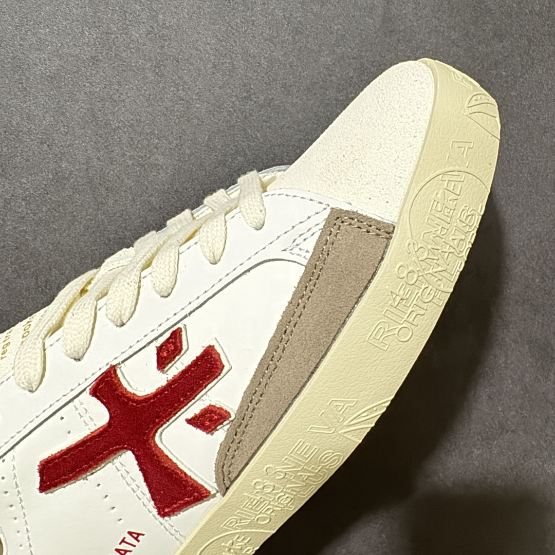 图片[8]-【公司级】普瑞米亚达 Premiata Lander Trainers 兰诺系列米字复古百搭休闲运动板鞋 premiata是意大利品牌PREMIATA依据国际高标准，使用意大利面料和精致皮革制做运动鞋，此外，根据不同的型号，采用世界各地优质技术供应商提供的鞋底。PREMIATA致力于将传统制鞋方法，以及高科技研发成果融入鞋履设计中。这个创立于1885年的制鞋品牌，通过对历史进行现代演绎，以极度热忱和无限创意打造出一款款鞋履作品，是顶级意大利手工艺代表。 普瑞米亚达意大利名品百年历史，所有工艺全手工打造，米“字一样的LOGO简称米字鞋。完美的融合了传统的制鞋方法和高科技研发成果，设计出了独具特色的外观，打造出了完全贴合人们脚型的鞋履。上脚舒适美… ❶面料：原版定制牛皮➕牛猄 ❷内里：原版定制羊皮 ❸垫脚：原版羊皮注塑成型 ❹大底：原版开模PU发泡大底 ❺包装：原版全套包装 货号：491514-W1EB7-1053 尺码：36-45没半码-选品中心