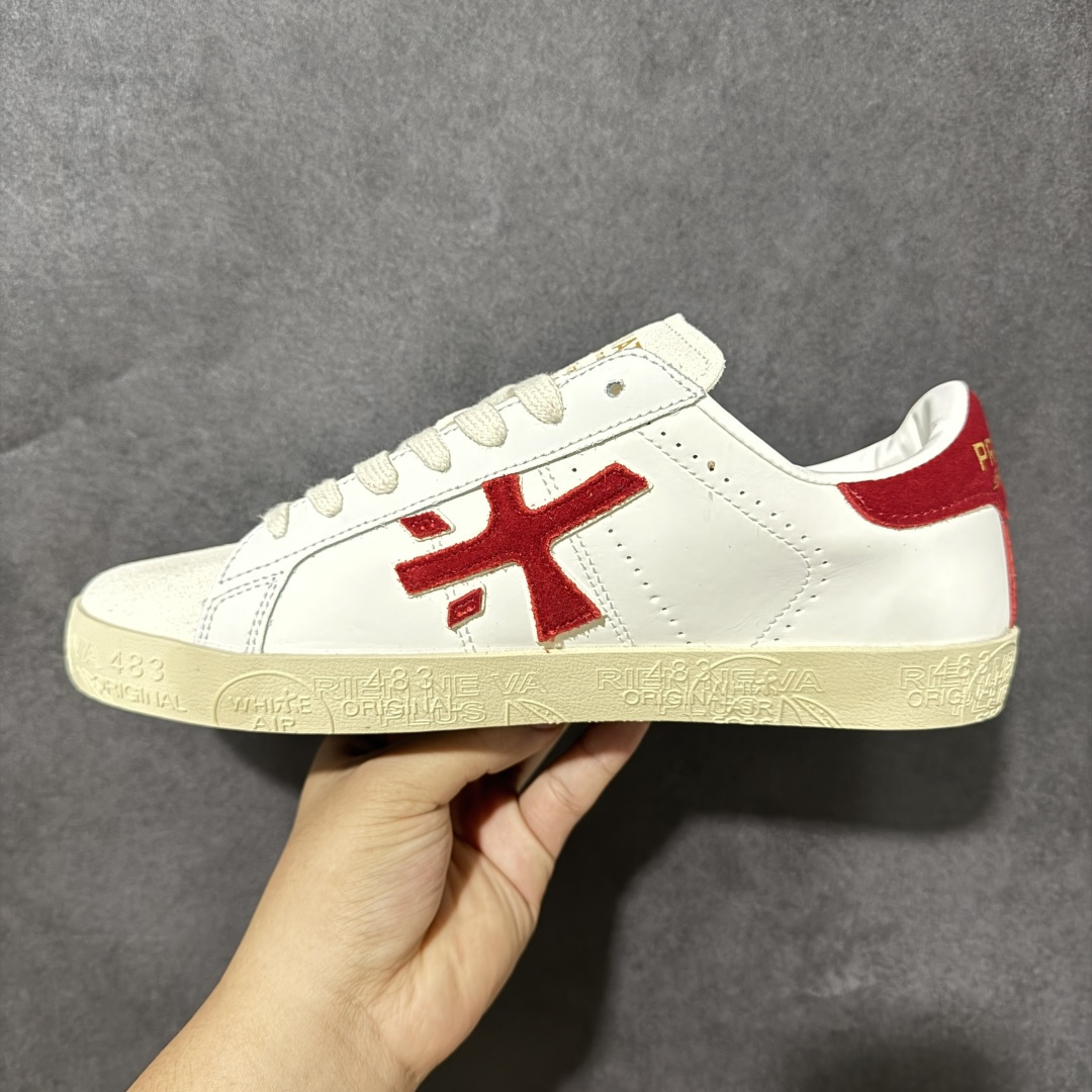 图片[2]-【公司级】普瑞米亚达 Premiata Lander Trainers 兰诺系列米字复古百搭休闲运动板鞋 premiata是意大利品牌PREMIATA依据国际高标准，使用意大利面料和精致皮革制做运动鞋，此外，根据不同的型号，采用世界各地优质技术供应商提供的鞋底。PREMIATA致力于将传统制鞋方法，以及高科技研发成果融入鞋履设计中。这个创立于1885年的制鞋品牌，通过对历史进行现代演绎，以极度热忱和无限创意打造出一款款鞋履作品，是顶级意大利手工艺代表。 普瑞米亚达意大利名品百年历史，所有工艺全手工打造，米“字一样的LOGO简称米字鞋。完美的融合了传统的制鞋方法和高科技研发成果，设计出了独具特色的外观，打造出了完全贴合人们脚型的鞋履。上脚舒适美… ❶面料：原版定制牛皮➕牛猄 ❷内里：原版定制羊皮 ❸垫脚：原版羊皮注塑成型 ❹大底：原版开模PU发泡大底 ❺包装：原版全套包装 货号：491514-W1EB7-1053 尺码：36-45没半码-选品中心