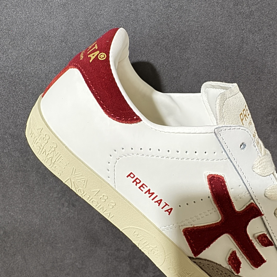 图片[7]-【公司级】普瑞米亚达 Premiata Lander Trainers 兰诺系列米字复古百搭休闲运动板鞋 premiata是意大利品牌PREMIATA依据国际高标准，使用意大利面料和精致皮革制做运动鞋，此外，根据不同的型号，采用世界各地优质技术供应商提供的鞋底。PREMIATA致力于将传统制鞋方法，以及高科技研发成果融入鞋履设计中。这个创立于1885年的制鞋品牌，通过对历史进行现代演绎，以极度热忱和无限创意打造出一款款鞋履作品，是顶级意大利手工艺代表。 普瑞米亚达意大利名品百年历史，所有工艺全手工打造，米“字一样的LOGO简称米字鞋。完美的融合了传统的制鞋方法和高科技研发成果，设计出了独具特色的外观，打造出了完全贴合人们脚型的鞋履。上脚舒适美… ❶面料：原版定制牛皮➕牛猄 ❷内里：原版定制羊皮 ❸垫脚：原版羊皮注塑成型 ❹大底：原版开模PU发泡大底 ❺包装：原版全套包装 货号：491514-W1EB7-1053 尺码：36-45没半码-选品中心