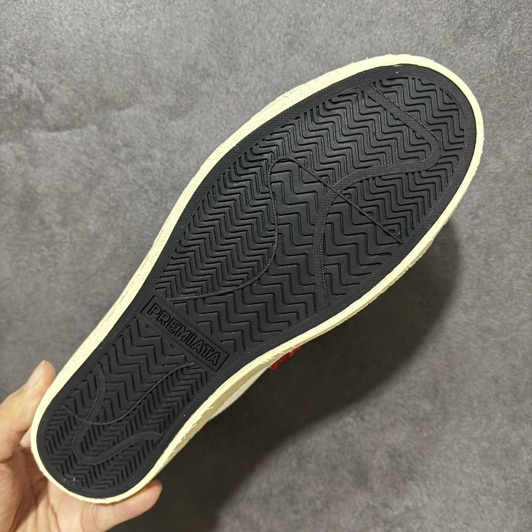 图片[9]-【公司级】普瑞米亚达 Premiata Lander Trainers 兰诺系列米字复古百搭休闲运动板鞋 premiata是意大利品牌PREMIATA依据国际高标准，使用意大利面料和精致皮革制做运动鞋，此外，根据不同的型号，采用世界各地优质技术供应商提供的鞋底。PREMIATA致力于将传统制鞋方法，以及高科技研发成果融入鞋履设计中。这个创立于1885年的制鞋品牌，通过对历史进行现代演绎，以极度热忱和无限创意打造出一款款鞋履作品，是顶级意大利手工艺代表。 普瑞米亚达意大利名品百年历史，所有工艺全手工打造，米“字一样的LOGO简称米字鞋。完美的融合了传统的制鞋方法和高科技研发成果，设计出了独具特色的外观，打造出了完全贴合人们脚型的鞋履。上脚舒适美… ❶面料：原版定制牛皮➕牛猄 ❷内里：原版定制羊皮 ❸垫脚：原版羊皮注塑成型 ❹大底：原版开模PU发泡大底 ❺包装：原版全套包装 货号：491514-W1EB7-1053 尺码：36-45没半码-选品中心