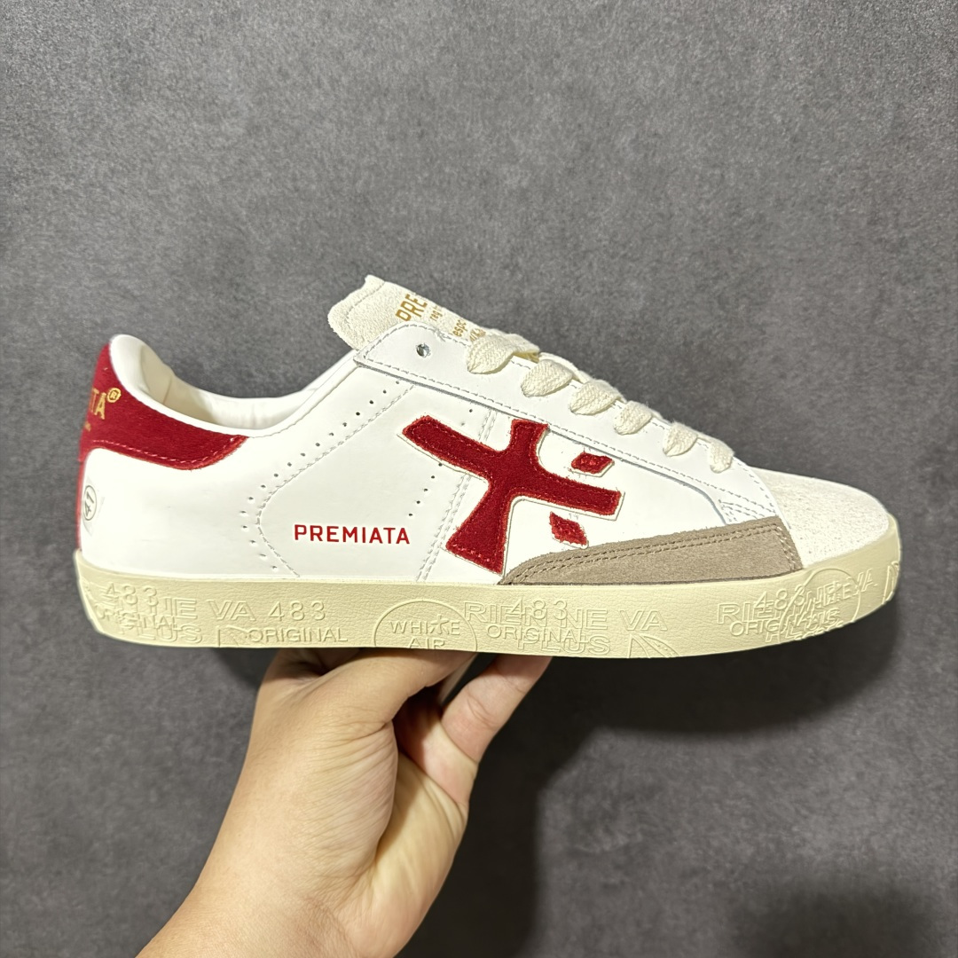 【公司级】普瑞米亚达 Premiata Lander Trainers 兰诺系列米字复古百搭休闲运动板鞋 premiata是意大利品牌PREMIATA依据国际高标准，使用意大利面料和精致皮革制做运动鞋，此外，根据不同的型号，采用世界各地优质技术供应商提供的鞋底。PREMIATA致力于将传统制鞋方法，以及高科技研发成果融入鞋履设计中。这个创立于1885年的制鞋品牌，通过对历史进行现代演绎，以极度热忱和无限创意打造出一款款鞋履作品，是顶级意大利手工艺代表。 普瑞米亚达意大利名品百年历史，所有工艺全手工打造，米“字一样的LOGO简称米字鞋。完美的融合了传统的制鞋方法和高科技研发成果，设计出了独具特色的外观，打造出了完全贴合人们脚型的鞋履。上脚舒适美… ❶面料：原版定制牛皮➕牛猄 ❷内里：原版定制羊皮 ❸垫脚：原版羊皮注塑成型 ❹大底：原版开模PU发泡大底 ❺包装：原版全套包装 货号：491514-W1EB7-1053 尺码：36-45没半码-选品中心