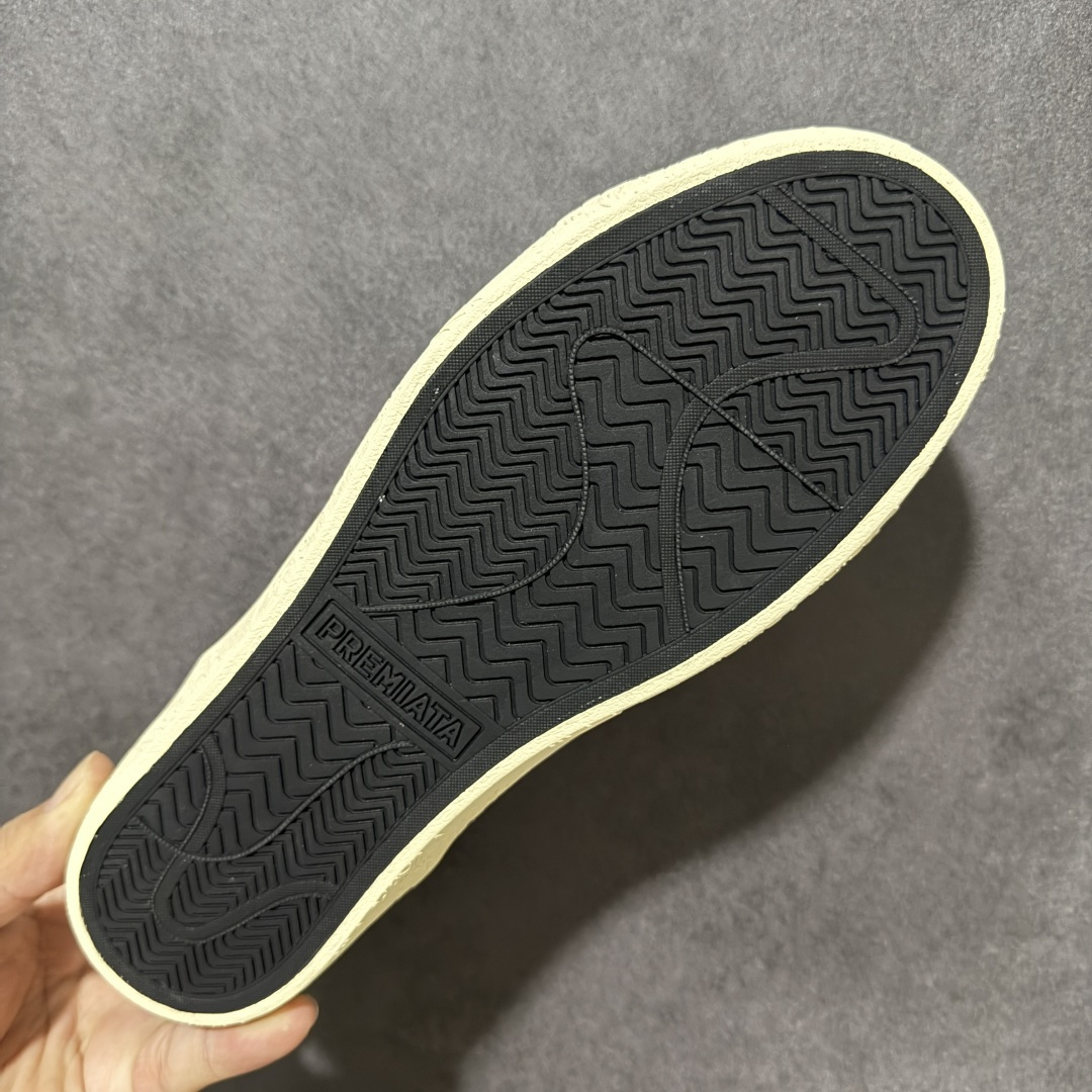图片[9]-【公司级】普瑞米亚达 Premiata Lander Trainers 兰诺系列米字复古百搭休闲运动板鞋 premiata是意大利品牌PREMIATA依据国际高标准，使用意大利面料和精致皮革制做运动鞋，此外，根据不同的型号，采用世界各地优质技术供应商提供的鞋底。PREMIATA致力于将传统制鞋方法，以及高科技研发成果融入鞋履设计中。这个创立于1885年的制鞋品牌，通过对历史进行现代演绎，以极度热忱和无限创意打造出一款款鞋履作品，是顶级意大利手工艺代表。 普瑞米亚达意大利名品百年历史，所有工艺全手工打造，米“字一样的LOGO简称米字鞋。完美的融合了传统的制鞋方法和高科技研发成果，设计出了独具特色的外观，打造出了完全贴合人们脚型的鞋履。上脚舒适美… ❶面料：原版定制牛皮➕牛猄 ❷内里：原版定制羊皮 ❸垫脚：原版羊皮注塑成型 ❹大底：原版开模PU发泡大底 ❺包装：原版全套包装 货号：491514-W1EB7-1053 尺码：36-41没半码-选品中心