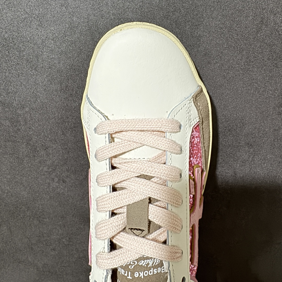 图片[5]-【公司级】普瑞米亚达 Premiata Lander Trainers 兰诺系列米字复古百搭休闲运动板鞋 premiata是意大利品牌PREMIATA依据国际高标准，使用意大利面料和精致皮革制做运动鞋，此外，根据不同的型号，采用世界各地优质技术供应商提供的鞋底。PREMIATA致力于将传统制鞋方法，以及高科技研发成果融入鞋履设计中。这个创立于1885年的制鞋品牌，通过对历史进行现代演绎，以极度热忱和无限创意打造出一款款鞋履作品，是顶级意大利手工艺代表。 普瑞米亚达意大利名品百年历史，所有工艺全手工打造，米“字一样的LOGO简称米字鞋。完美的融合了传统的制鞋方法和高科技研发成果，设计出了独具特色的外观，打造出了完全贴合人们脚型的鞋履。上脚舒适美… ❶面料：原版定制牛皮➕牛猄 ❷内里：原版定制羊皮 ❸垫脚：原版羊皮注塑成型 ❹大底：原版开模PU发泡大底 ❺包装：原版全套包装 货号：491514-W1EB7-1053 尺码：36-41没半码-选品中心