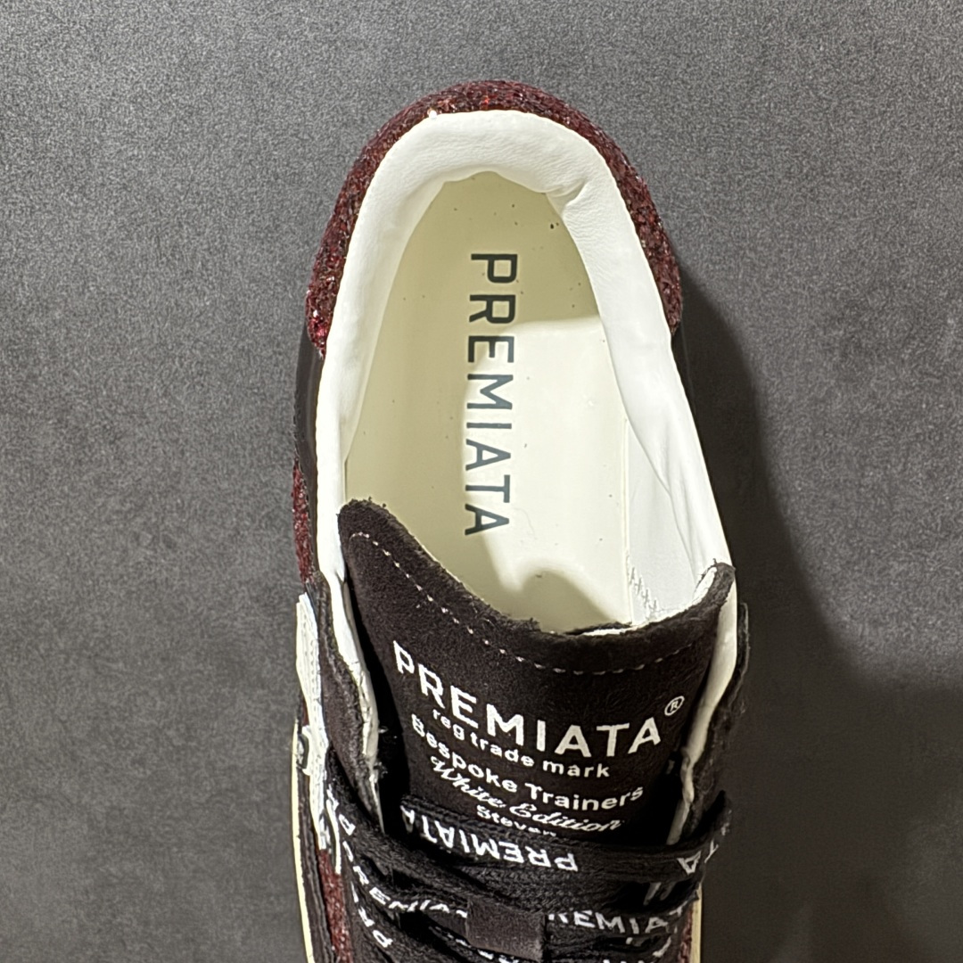 图片[6]-【公司级】普瑞米亚达 Premiata Lander Trainers 兰诺系列米字复古百搭休闲运动板鞋 premiata是意大利品牌PREMIATA依据国际高标准，使用意大利面料和精致皮革制做运动鞋，此外，根据不同的型号，采用世界各地优质技术供应商提供的鞋底。PREMIATA致力于将传统制鞋方法，以及高科技研发成果融入鞋履设计中。这个创立于1885年的制鞋品牌，通过对历史进行现代演绎，以极度热忱和无限创意打造出一款款鞋履作品，是顶级意大利手工艺代表。 普瑞米亚达意大利名品百年历史，所有工艺全手工打造，米“字一样的LOGO简称米字鞋。完美的融合了传统的制鞋方法和高科技研发成果，设计出了独具特色的外观，打造出了完全贴合人们脚型的鞋履。上脚舒适美… ❶面料：原版定制牛皮➕牛猄 ❷内里：原版定制羊皮 ❸垫脚：原版羊皮注塑成型 ❹大底：原版开模PU发泡大底 ❺包装：原版全套包装 货号：491514-W1EB7-1053 尺码：36-41没半码-选品中心
