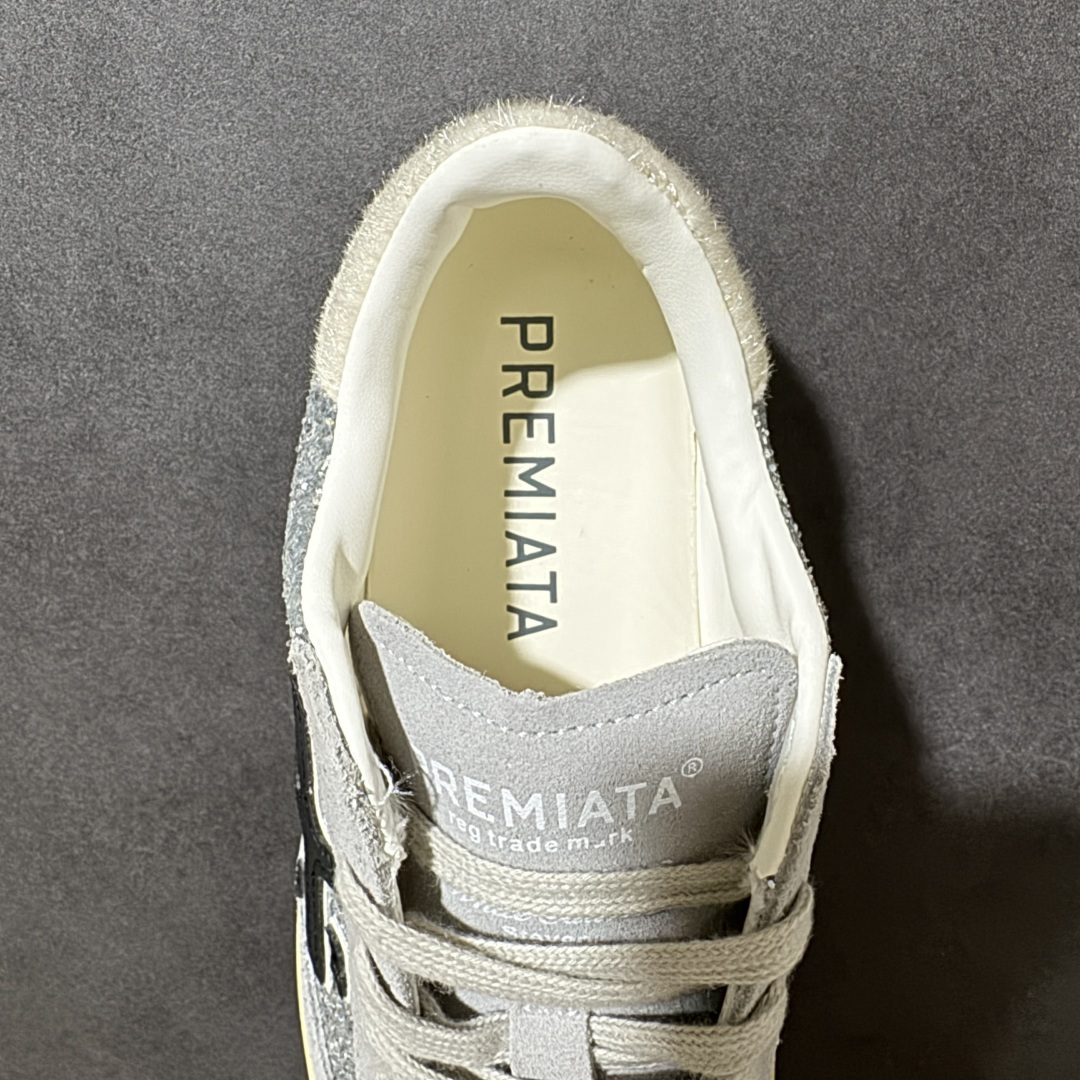 图片[6]-【公司级】普瑞米亚达 Premiata Lander Trainers 兰诺系列米字复古百搭休闲运动板鞋 premiata是意大利品牌PREMIATA依据国际高标准，使用意大利面料和精致皮革制做运动鞋，此外，根据不同的型号，采用世界各地优质技术供应商提供的鞋底。PREMIATA致力于将传统制鞋方法，以及高科技研发成果融入鞋履设计中。这个创立于1885年的制鞋品牌，通过对历史进行现代演绎，以极度热忱和无限创意打造出一款款鞋履作品，是顶级意大利手工艺代表。 普瑞米亚达意大利名品百年历史，所有工艺全手工打造，米“字一样的LOGO简称米字鞋。完美的融合了传统的制鞋方法和高科技研发成果，设计出了独具特色的外观，打造出了完全贴合人们脚型的鞋履。上脚舒适美… ❶面料：原版定制牛皮➕牛猄 ❷内里：原版定制羊皮 ❸垫脚：原版羊皮注塑成型 ❹大底：原版开模PU发泡大底 ❺包装：原版全套包装 货号：491514-W1EB7-1053 尺码：36-41没半码-选品中心