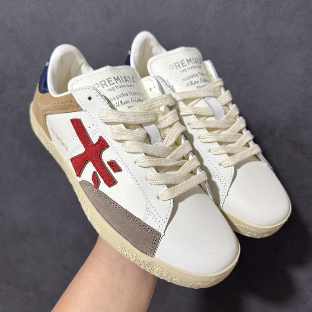 图片[7]-【公司级】普瑞米亚达 Premiata Lander Trainers 兰诺系列米字复古百搭休闲运动板鞋 premiata是意大利品牌PREMIATA依据国际高标准，使用意大利面料和精致皮革制做运动鞋，此外，根据不同的型号，采用世界各地优质技术供应商提供的鞋底。PREMIATA致力于将传统制鞋方法，以及高科技研发成果融入鞋履设计中。这个创立于1885年的制鞋品牌，通过对历史进行现代演绎，以极度热忱和无限创意打造出一款款鞋履作品，是顶级意大利手工艺代表。 普瑞米亚达意大利名品百年历史，所有工艺全手工打造，米“字一样的LOGO简称米字鞋。完美的融合了传统的制鞋方法和高科技研发成果，设计出了独具特色的外观，打造出了完全贴合人们脚型的鞋履。上脚舒适美… ❶面料：原版定制牛皮➕牛猄 ❷内里：原版定制羊皮 ❸垫脚：原版羊皮注塑成型 ❹大底：原版开模PU发泡大底 ❺包装：原版全套包装 货号：491514-W1EB7-1053 尺码：36-41没半码-选品中心