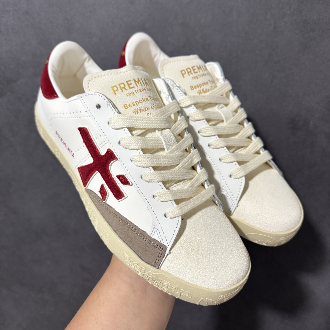 图片[4]-【公司级】普瑞米亚达 Premiata Lander Trainers 兰诺系列米字复古百搭休闲运动板鞋 premiata是意大利品牌PREMIATA依据国际高标准，使用意大利面料和精致皮革制做运动鞋，此外，根据不同的型号，采用世界各地优质技术供应商提供的鞋底。PREMIATA致力于将传统制鞋方法，以及高科技研发成果融入鞋履设计中。这个创立于1885年的制鞋品牌，通过对历史进行现代演绎，以极度热忱和无限创意打造出一款款鞋履作品，是顶级意大利手工艺代表。 普瑞米亚达意大利名品百年历史，所有工艺全手工打造，米“字一样的LOGO简称米字鞋。完美的融合了传统的制鞋方法和高科技研发成果，设计出了独具特色的外观，打造出了完全贴合人们脚型的鞋履。上脚舒适美… ❶面料：原版定制牛皮➕牛猄 ❷内里：原版定制羊皮 ❸垫脚：原版羊皮注塑成型 ❹大底：原版开模PU发泡大底 ❺包装：原版全套包装 货号：491514-W1EB7-1053 尺码：36-41没半码-选品中心