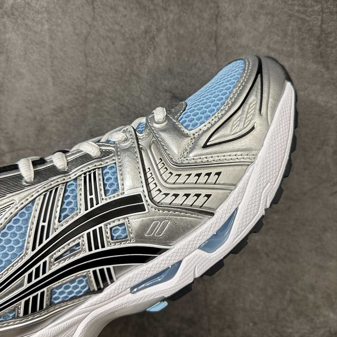 图片[6]-【总裁版】 ASICS GEL-KAYANO 14 亚瑟士系列轻量缓震休闲运动跑步鞋 市场天花板品质 鞋型细节秒杀市场流通版本 知名大厂出品 原版开发 细节完美把控 独家私模五层组合大底 原厂定制缓震硅胶加持 原盒原配 官方四联吊牌 一比一同步原鞋工艺和用料 后跟一样采用了GEL缓震胶 整体系列设计非常的科技感！ 锻炼跑步的同时让你一样时尚百搭！ 设计师 Hidenori Yamashita 以「Flash」一词为灵感，创造出未来感金属色鞋面，改造升级内在性能，由内而外全面革新，为 GEL-KAYANO 家族传承及经典跑鞋文化的延续，创下里程碑式作品。ASICS GEL – KAYANO 14 跑鞋重新诠释了复古的跑步形状，并以其 2000 年代后期的美学理念重新铺装，银色与蓝色的鞋面极为高档.网面铺陈与鞋面、鞋头多处细节位增添了透气性。ASICS GEL – KAYANO 14的鞋后跟部中底上以及多密度耐磨鞋底增加了 GEL 缓震胶，提供高抗冲击性、缓冲性、可保护脚部免受地面冲击的影响，穿着舒适性十足「入手同款」 尺码：36 37 37.5 38 39 39.5 40.5 41.5 42 42.5 43.5 44 45 46-选品中心
