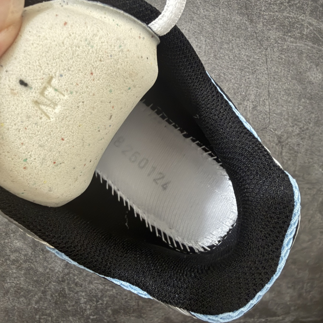 图片[8]-【总裁版】 ASICS GEL-KAYANO 14 亚瑟士系列轻量缓震休闲运动跑步鞋 市场天花板品质 鞋型细节秒杀市场流通版本 知名大厂出品 原版开发 细节完美把控 独家私模五层组合大底 原厂定制缓震硅胶加持 原盒原配 官方四联吊牌 一比一同步原鞋工艺和用料 后跟一样采用了GEL缓震胶 整体系列设计非常的科技感！ 锻炼跑步的同时让你一样时尚百搭！ 设计师 Hidenori Yamashita 以「Flash」一词为灵感，创造出未来感金属色鞋面，改造升级内在性能，由内而外全面革新，为 GEL-KAYANO 家族传承及经典跑鞋文化的延续，创下里程碑式作品。ASICS GEL – KAYANO 14 跑鞋重新诠释了复古的跑步形状，并以其 2000 年代后期的美学理念重新铺装，银色与蓝色的鞋面极为高档.网面铺陈与鞋面、鞋头多处细节位增添了透气性。ASICS GEL – KAYANO 14的鞋后跟部中底上以及多密度耐磨鞋底增加了 GEL 缓震胶，提供高抗冲击性、缓冲性、可保护脚部免受地面冲击的影响，穿着舒适性十足「入手同款」 尺码：36 37 37.5 38 39 39.5 40.5 41.5 42 42.5 43.5 44 45 46-选品中心