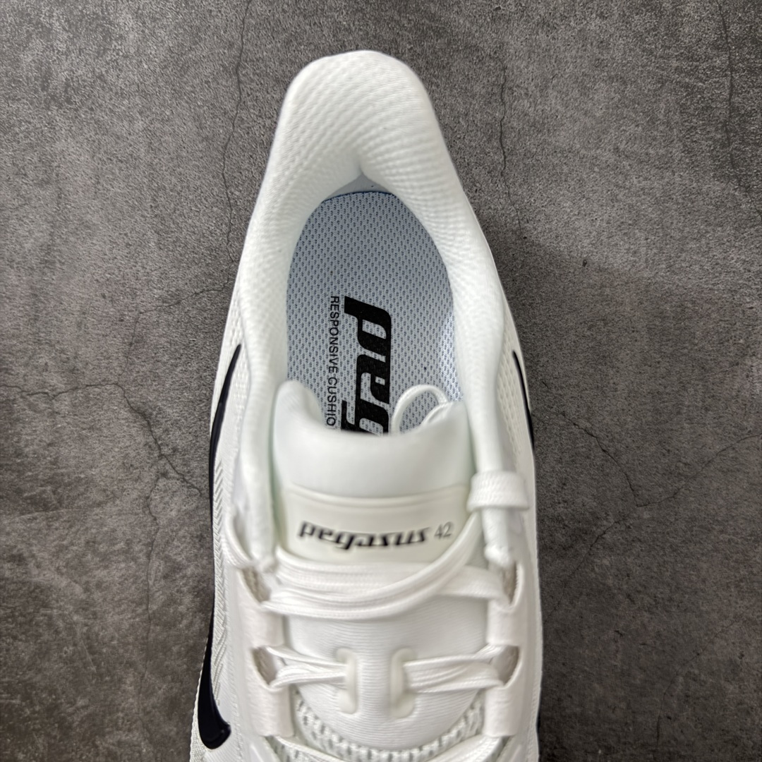 图片[8]-【XE纯原】Nike Air Zoom Pegasus 42 登月42代超级飞马系列马拉松跑步鞋 平台专供 充正品质 之前未流通市场版本 内里嵌入定型海绵 中底搭载前Zoom+全掌React配置 全部原鞋开发打造 所有细节全部同步原版 全新一代拥有 Zoom Air 一如既往的稳定感和流畅感 鞋面采用工程网眼设计 为特定高热区域营造出色透气性 进一步增加鞋面的穿孔数量 让足部能够快速散热 中足搭配 Flywire 飞线 在高速运动时营造舒适稳定的贴合感 内置Zoon气垫加持 动力十足！ 货号：IB1873-101 尺码：39-48.5-选品中心