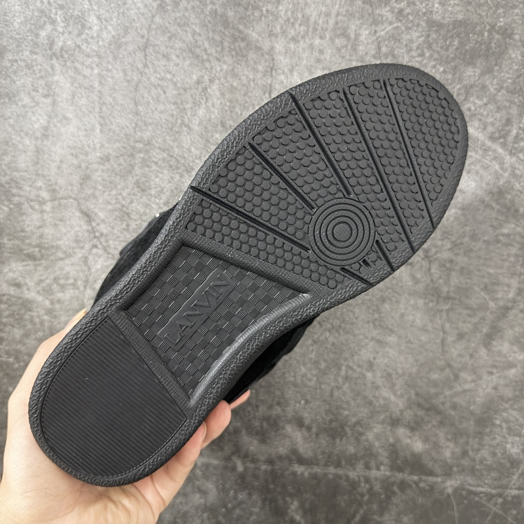 图片[9]-【YH纯原版】 Lanvin Leather Curb Sneakers 浪凡面包鞋 现货 原版1：1开模重工艺制作 面料采用进口牛磨砂➕环保牛反绒➕金钢网织物 内里柔软透气太空棉面料 原版开模双色TPU大底 顶级品质 区别市场流通其他货品 Leather是一款灵感源自90年代的运动鞋 设计自信 尺寸夸张 这款鞋由纳帕小牛皮、翻毛皮和网眼布制成 圆润的外形、加垫的鞋舌和弯曲的金属孔眼使这款精心打造的鞋格外舒适 尺码：36-47-选品中心