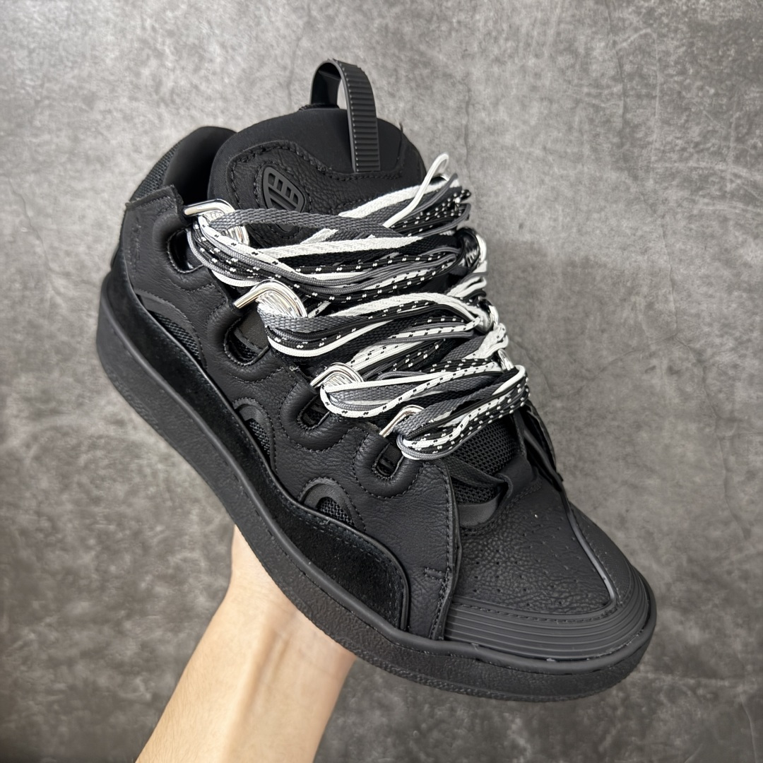 图片[3]-【YH纯原版】 Lanvin Leather Curb Sneakers 浪凡面包鞋 现货 原版1：1开模重工艺制作 面料采用进口牛磨砂➕环保牛反绒➕金钢网织物 内里柔软透气太空棉面料 原版开模双色TPU大底 顶级品质 区别市场流通其他货品 Leather是一款灵感源自90年代的运动鞋 设计自信 尺寸夸张 这款鞋由纳帕小牛皮、翻毛皮和网眼布制成 圆润的外形、加垫的鞋舌和弯曲的金属孔眼使这款精心打造的鞋格外舒适 尺码：36-47-选品中心